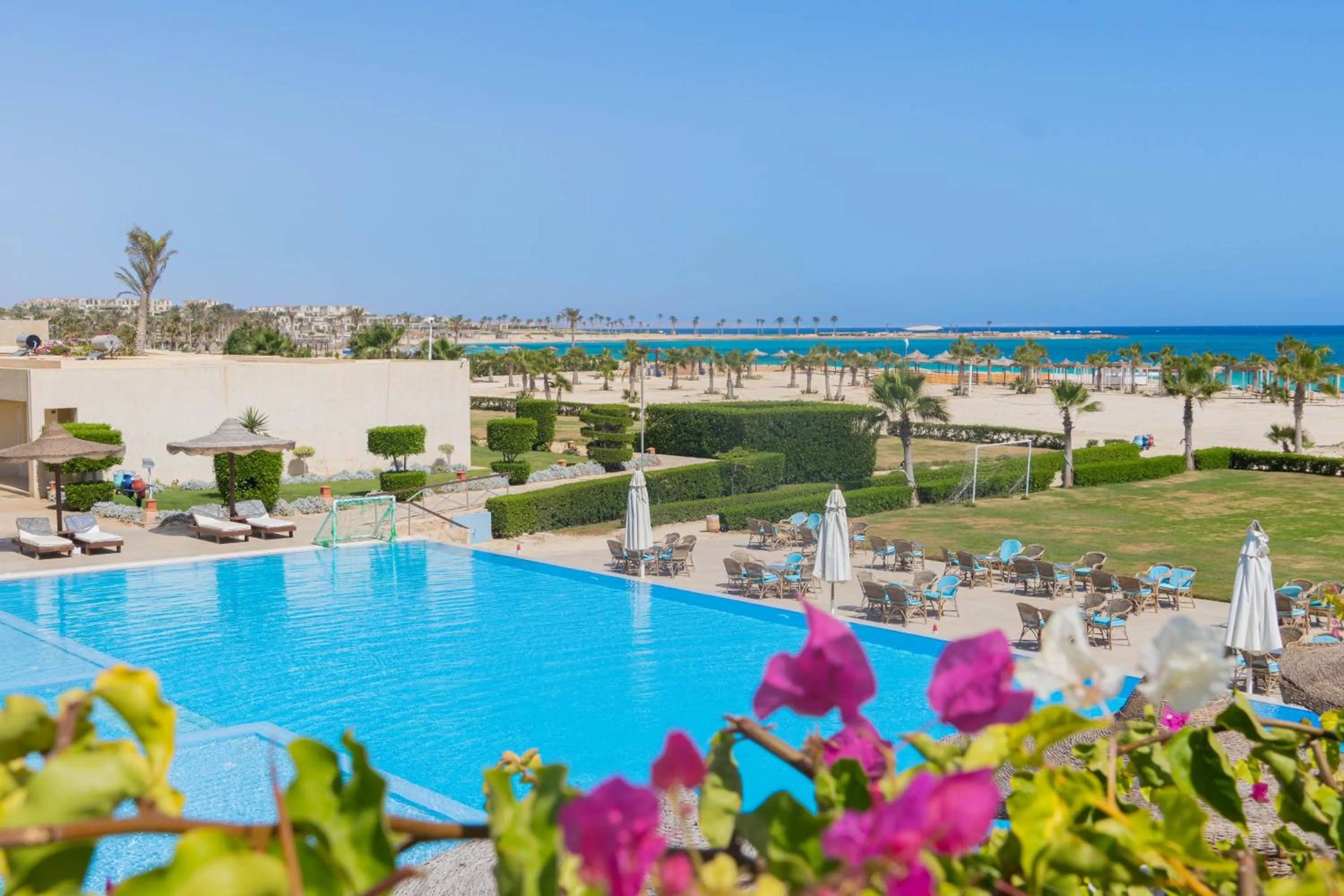 Swimming pool in Caesar Bay Resort