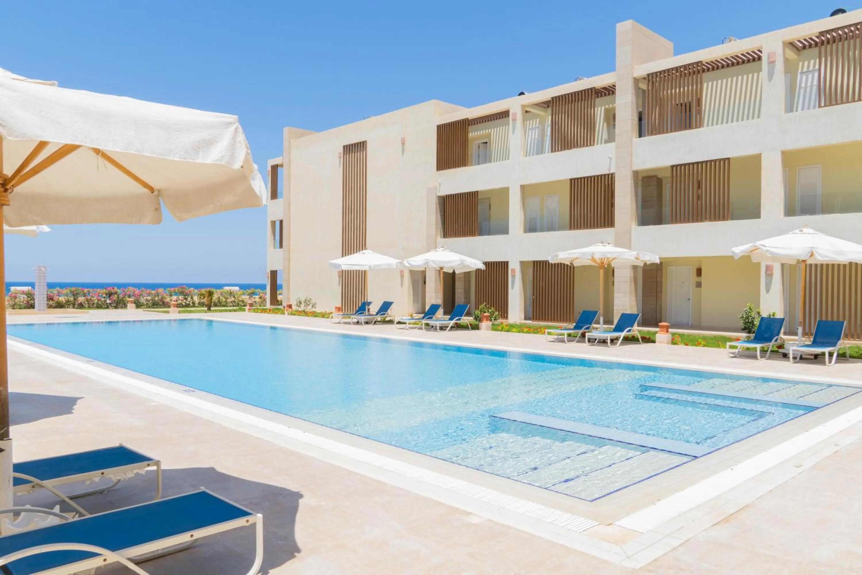 Swimming pool in Caesar Bay Resort