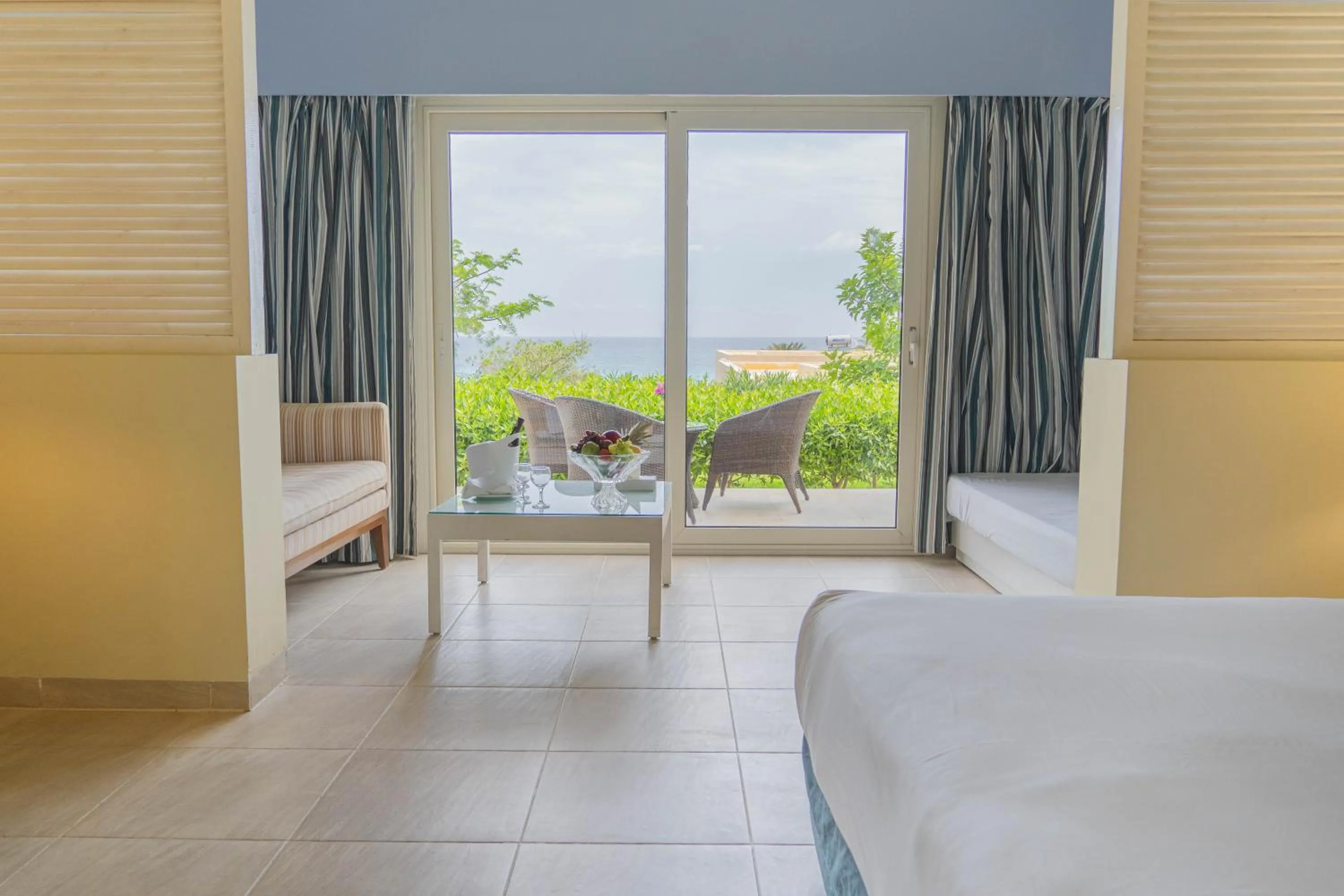 Coffee/tea facilities, Bed in Caesar Bay Resort