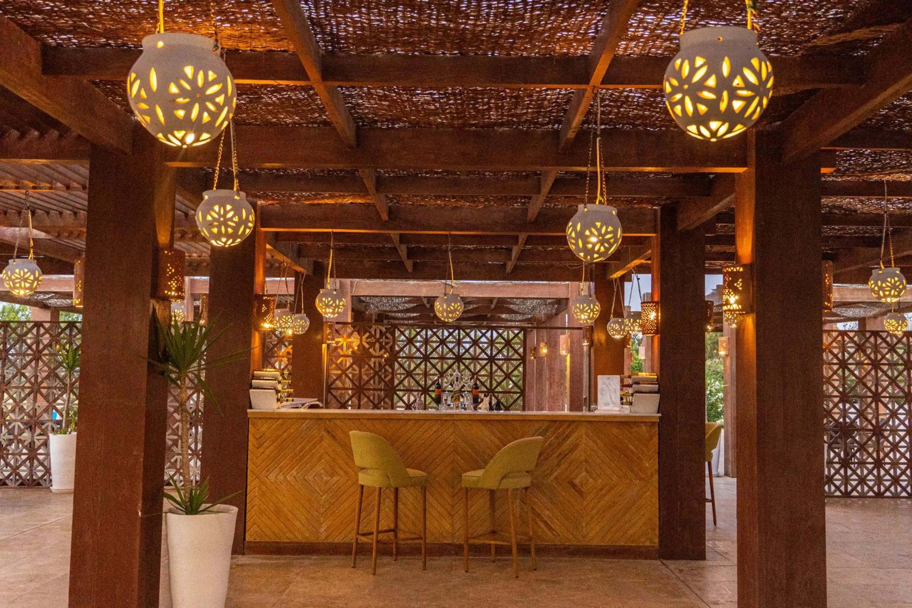 Restaurant/places to eat in Caesar Bay Resort