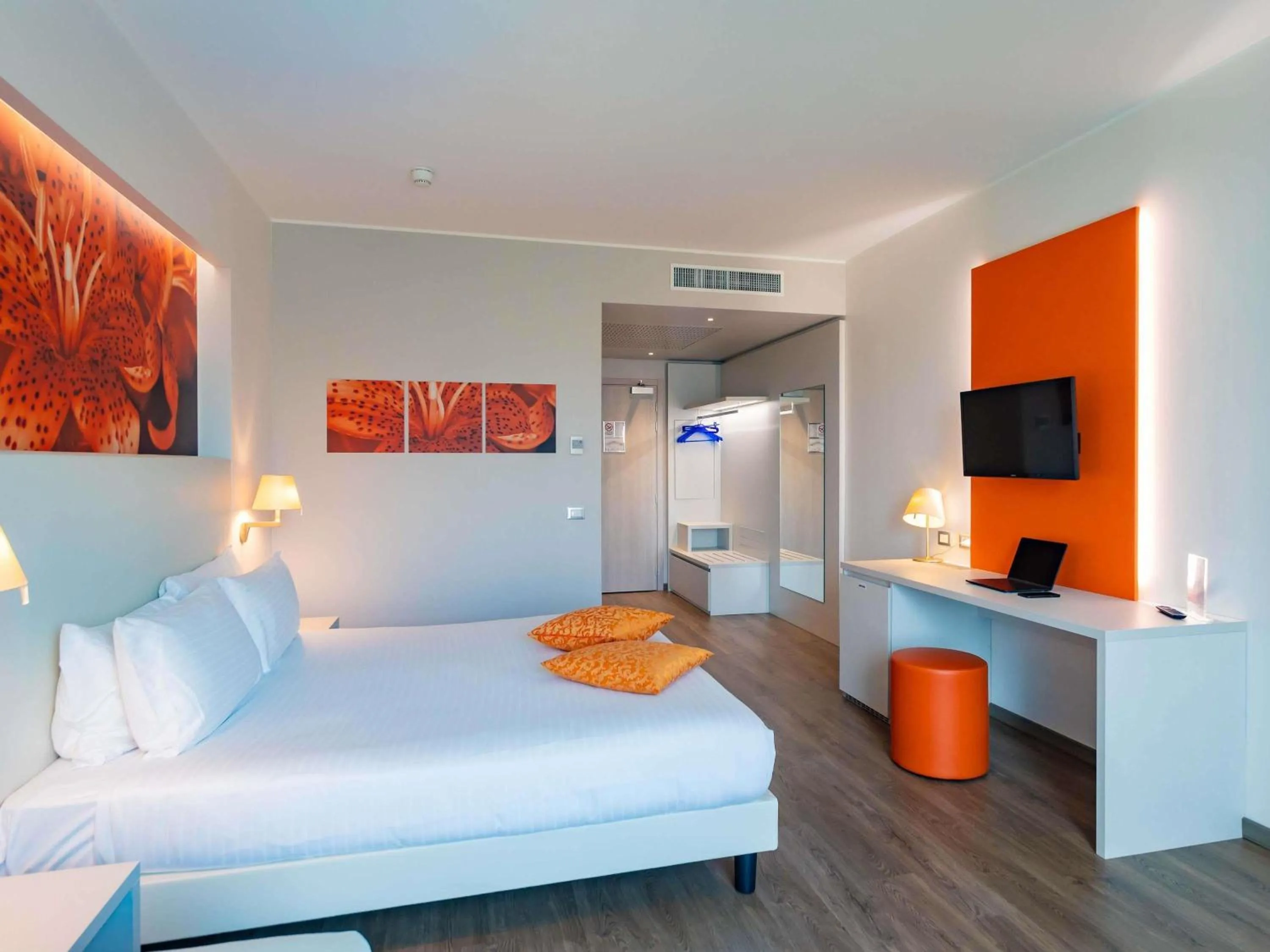 Bedroom in ibis Styles Milano Est Settala