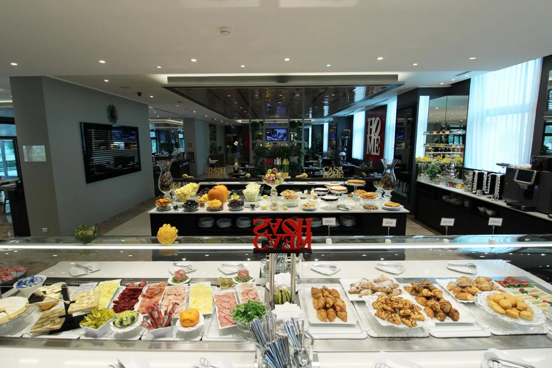 Buffet breakfast in ibis Styles Milano Est Settala