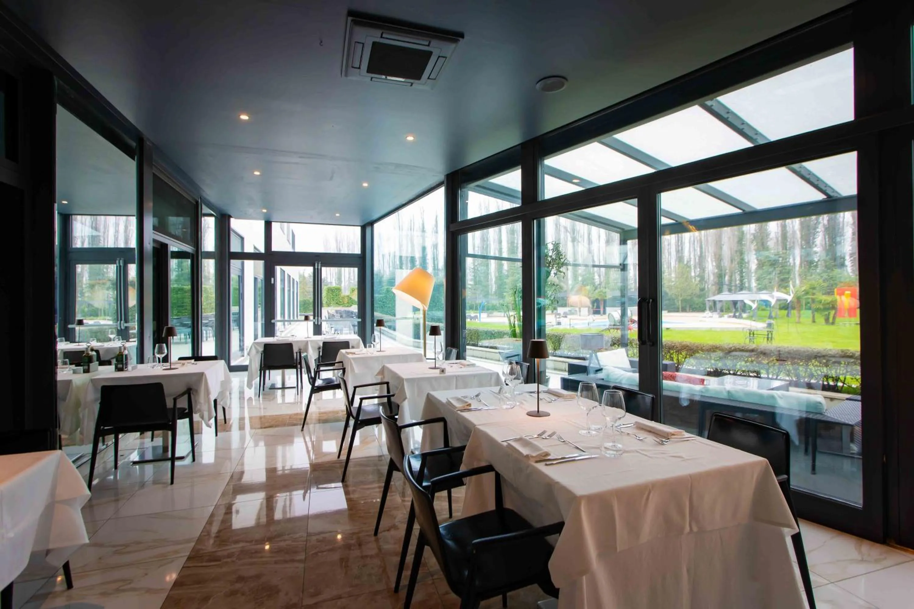 Restaurant/places to eat in ibis Styles Milano Est Settala
