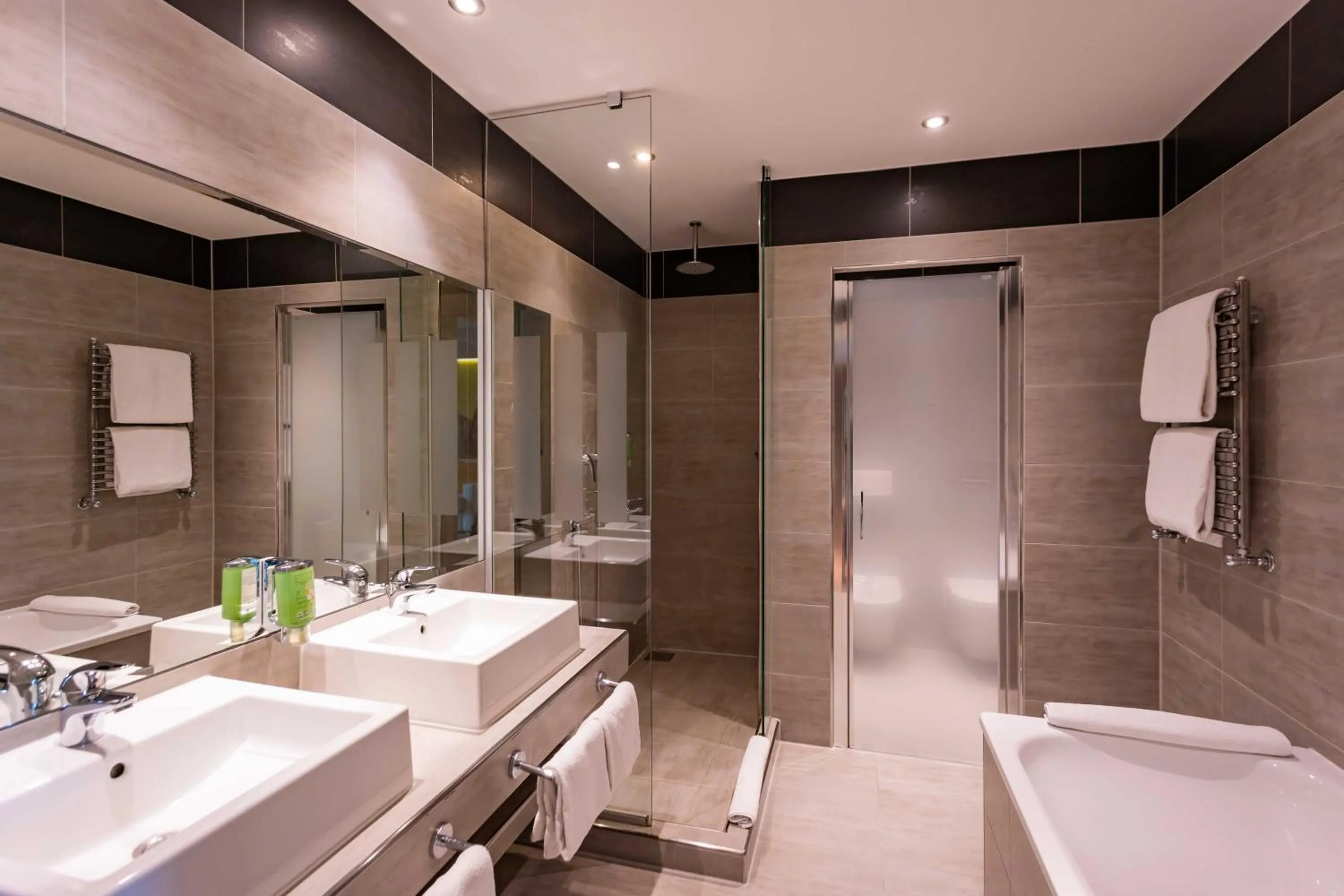 Shower in ibis Styles Milano Est Settala