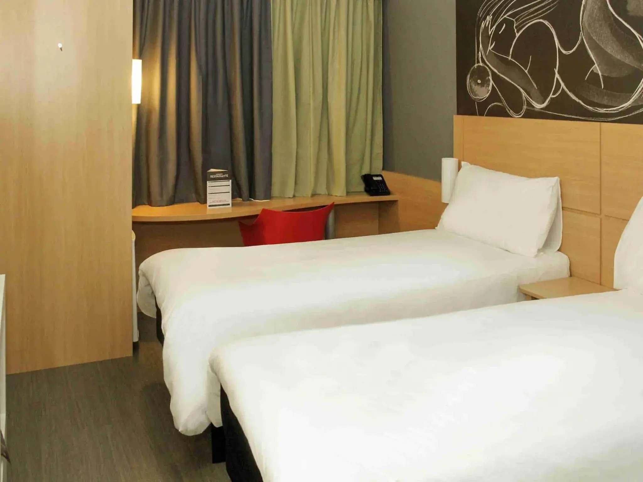 Standard Twin Room in ibis Jatai Standard Twin Room in ibis Jatai