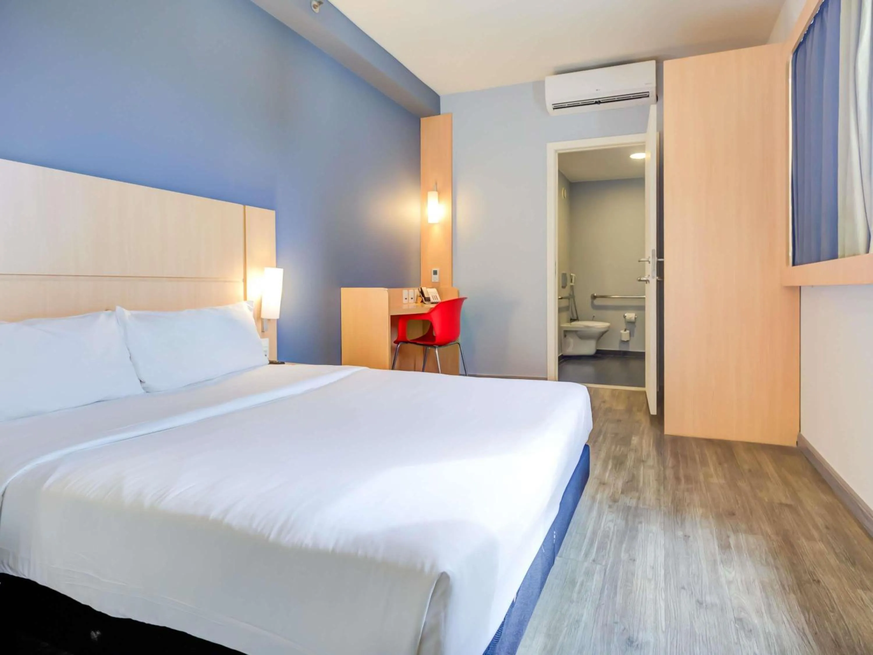 Bedroom, Bed in ibis Rio de Janeiro Nova America