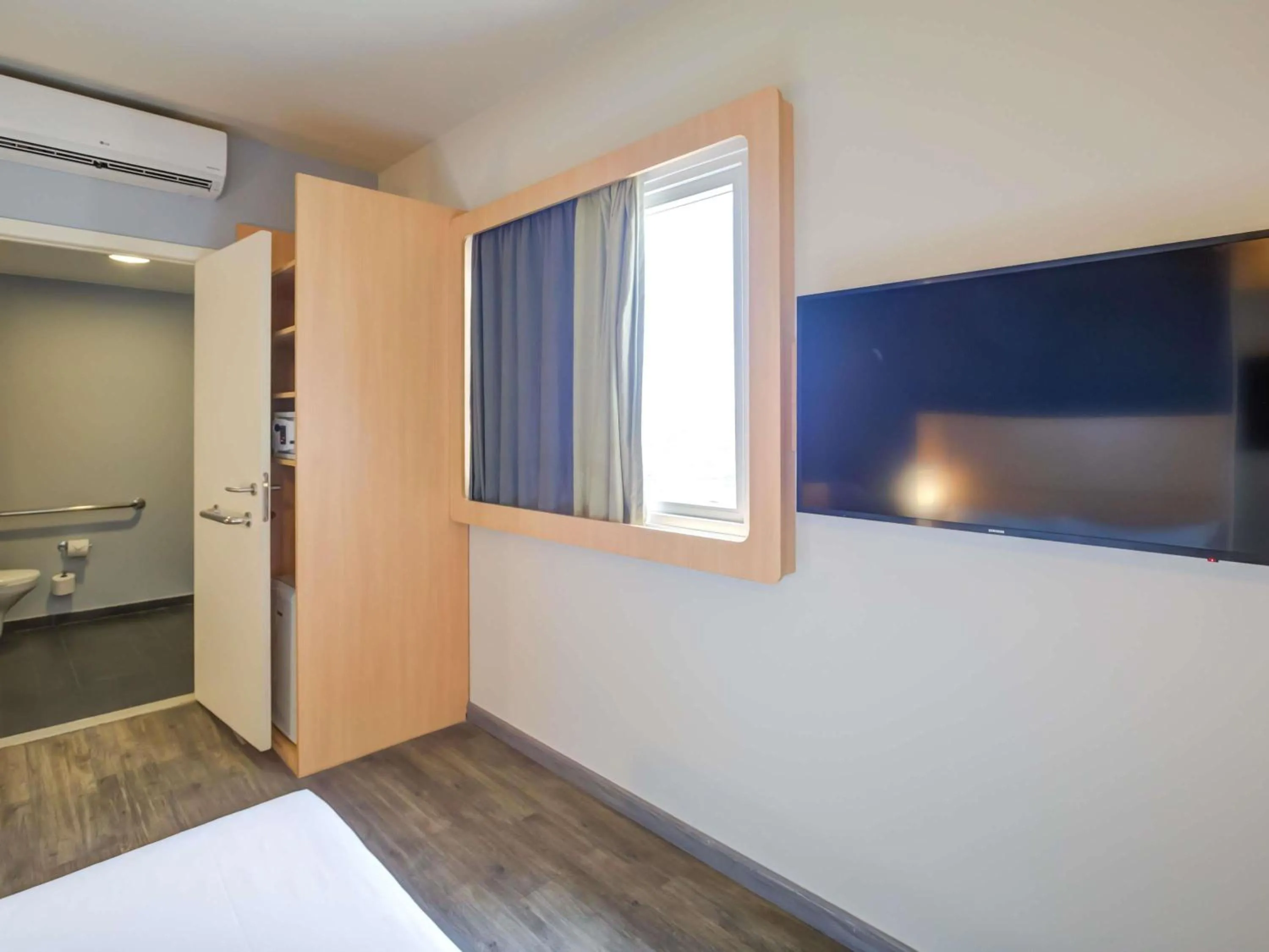 Bedroom in ibis Rio de Janeiro Nova America