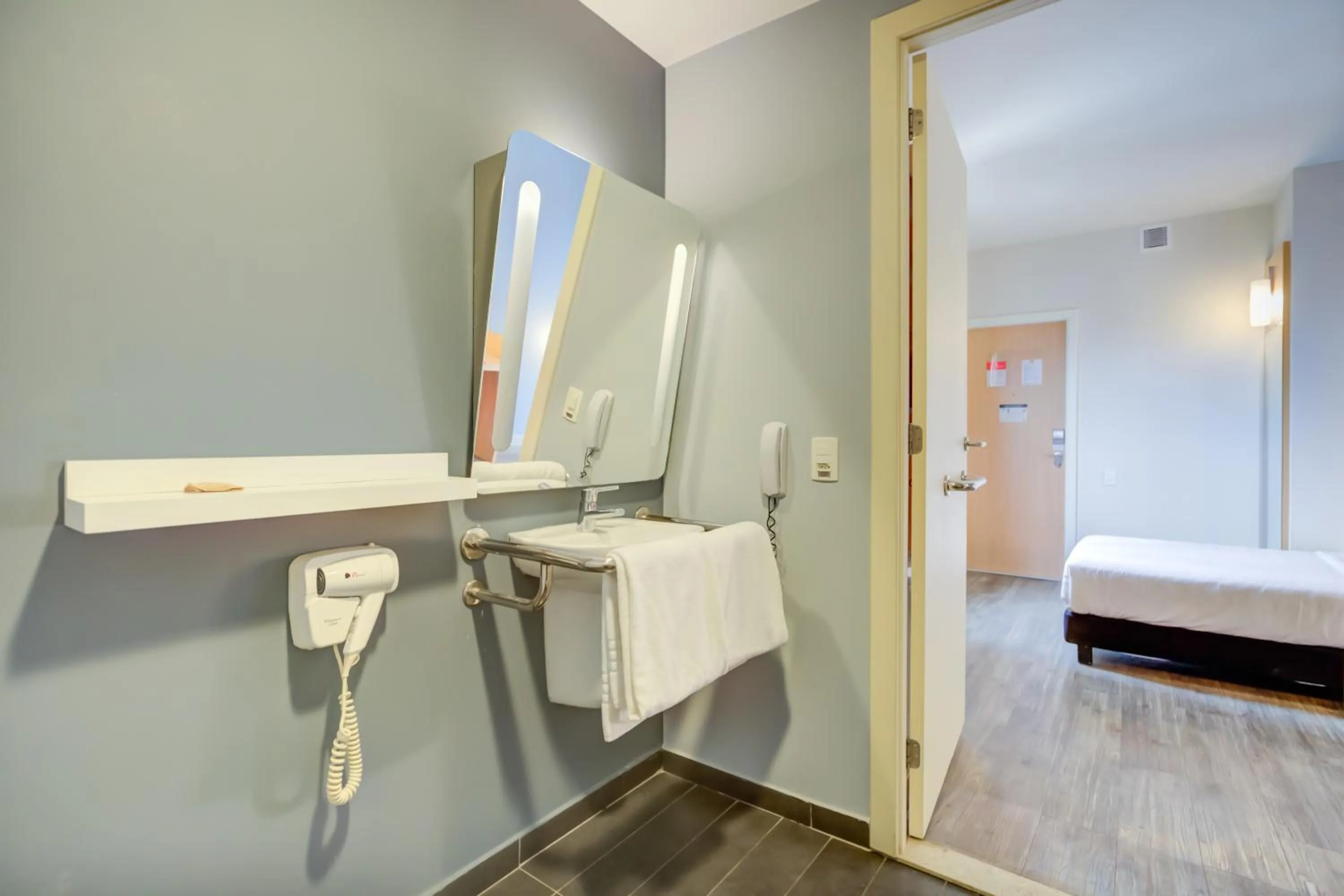 Bathroom in ibis Rio de Janeiro Nova America