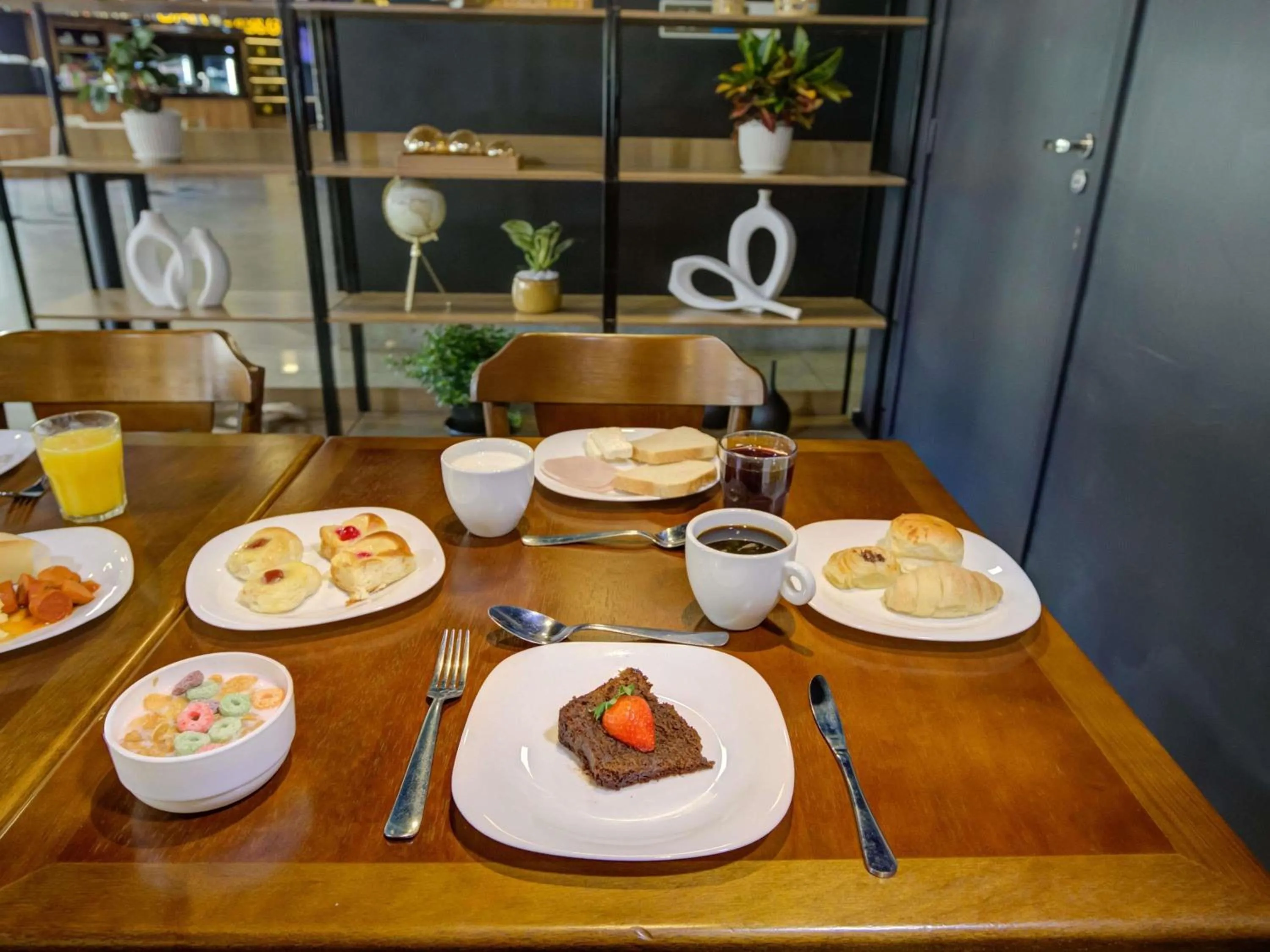 Breakfast in ibis Rio de Janeiro Nova America