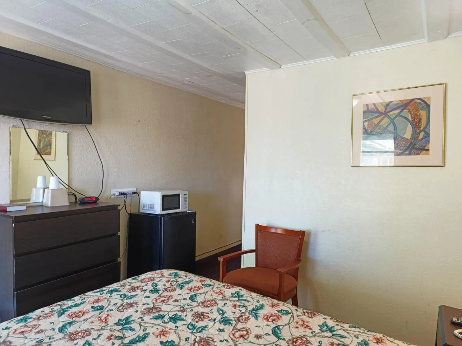 Bedroom in Triangle Motel by OYO Mexia Texas
