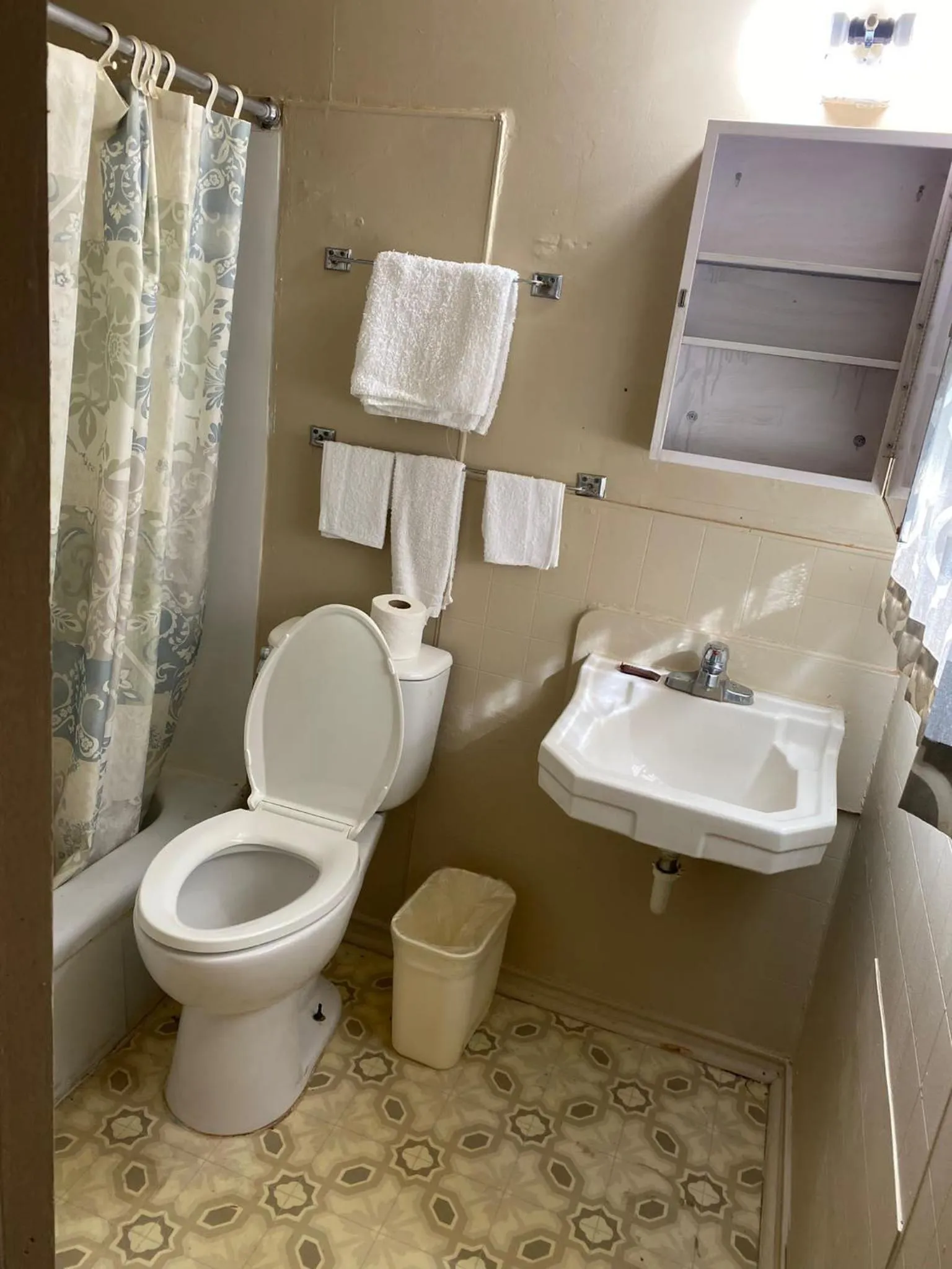 Bathroom in Triangle Motel by OYO Mexia Texas