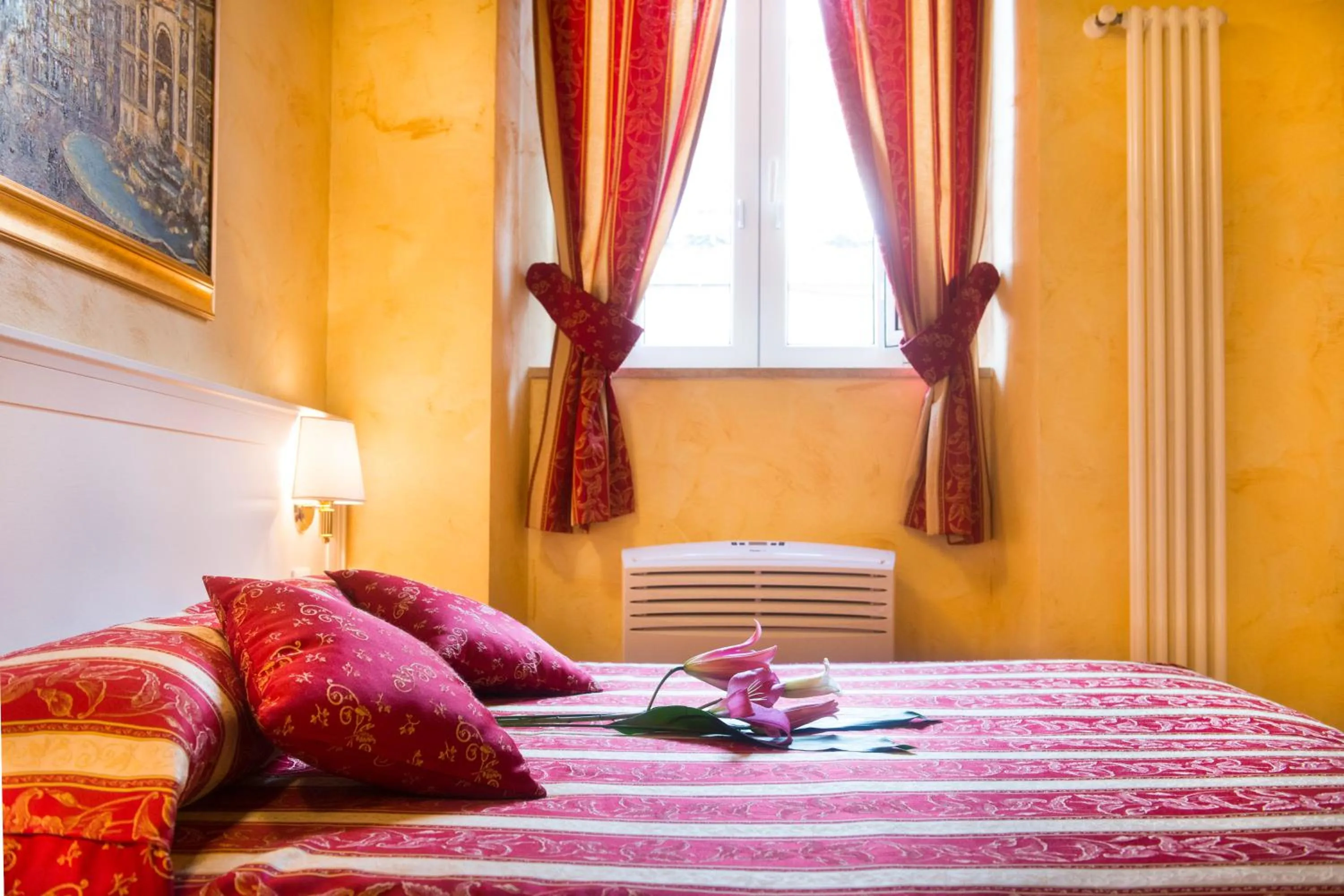 Bedroom, Bed in Domus Trevi