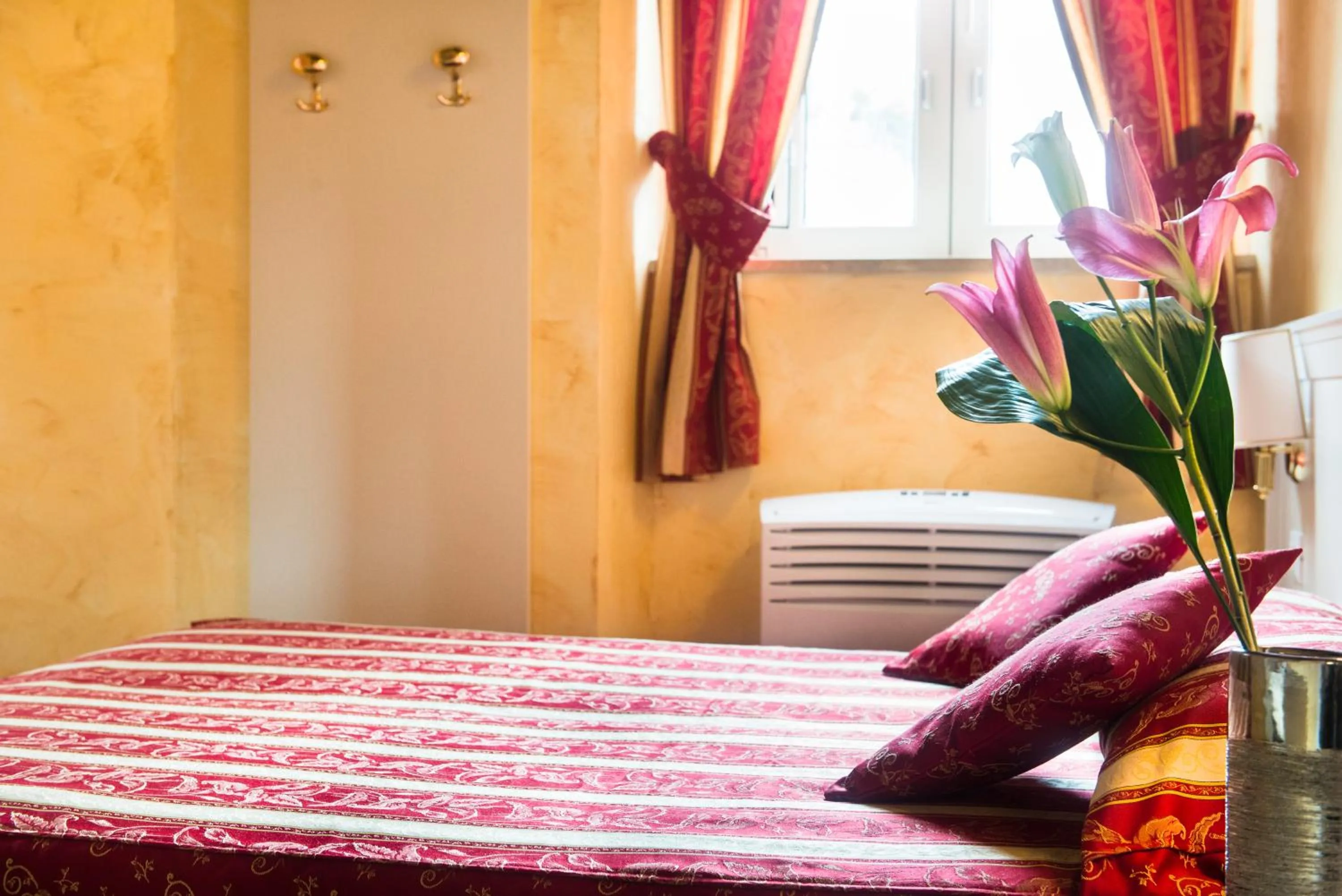 Bedroom, Bed in Domus Trevi