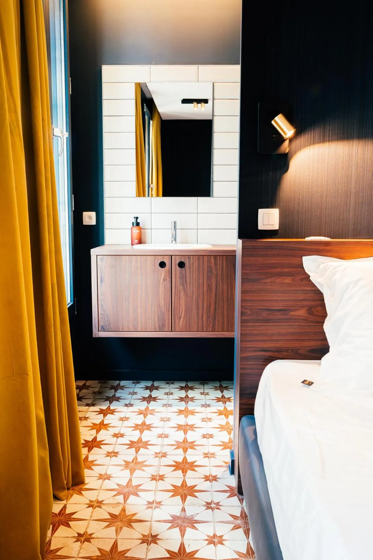 Bathroom, Bed in Gran Hotel De Passage
