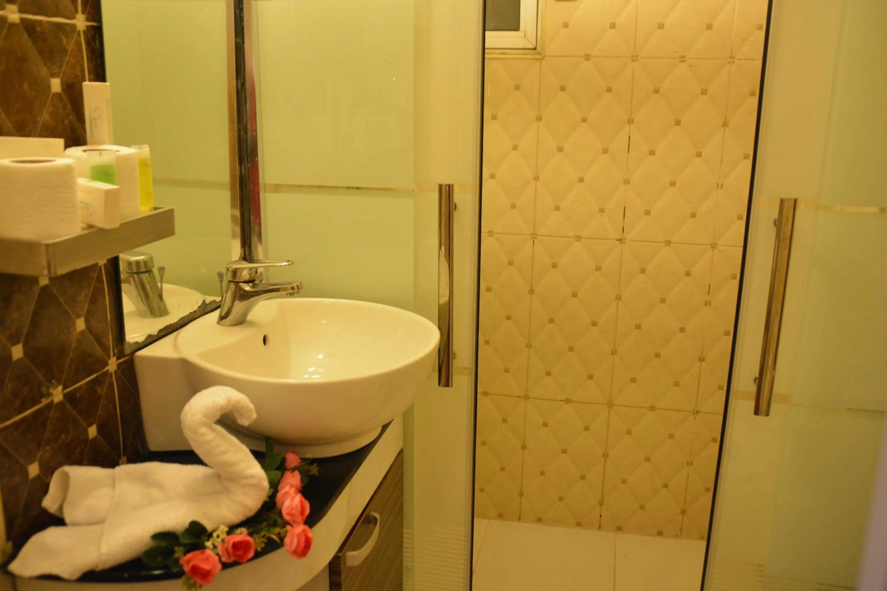 Bathroom in Sama Paris Hotel