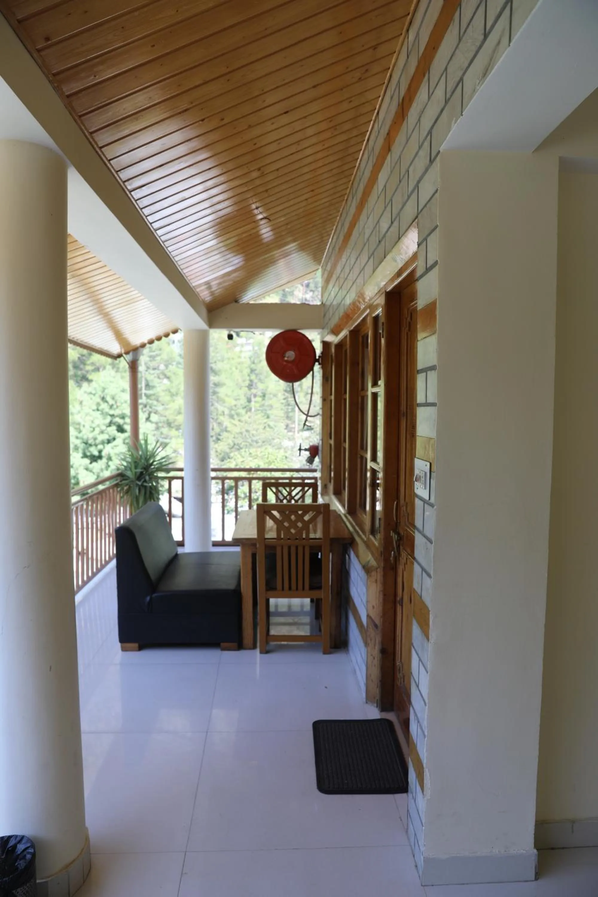 Patio in Hotel Purnima - A Riverside Hotel in Kasol