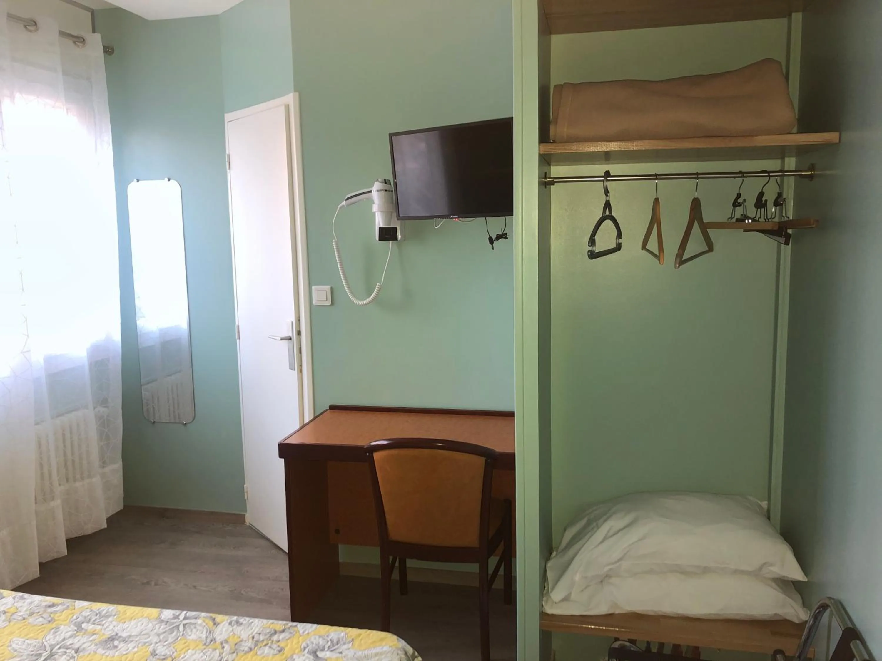 Photo of the whole room, Bed in Hotel les Troenes