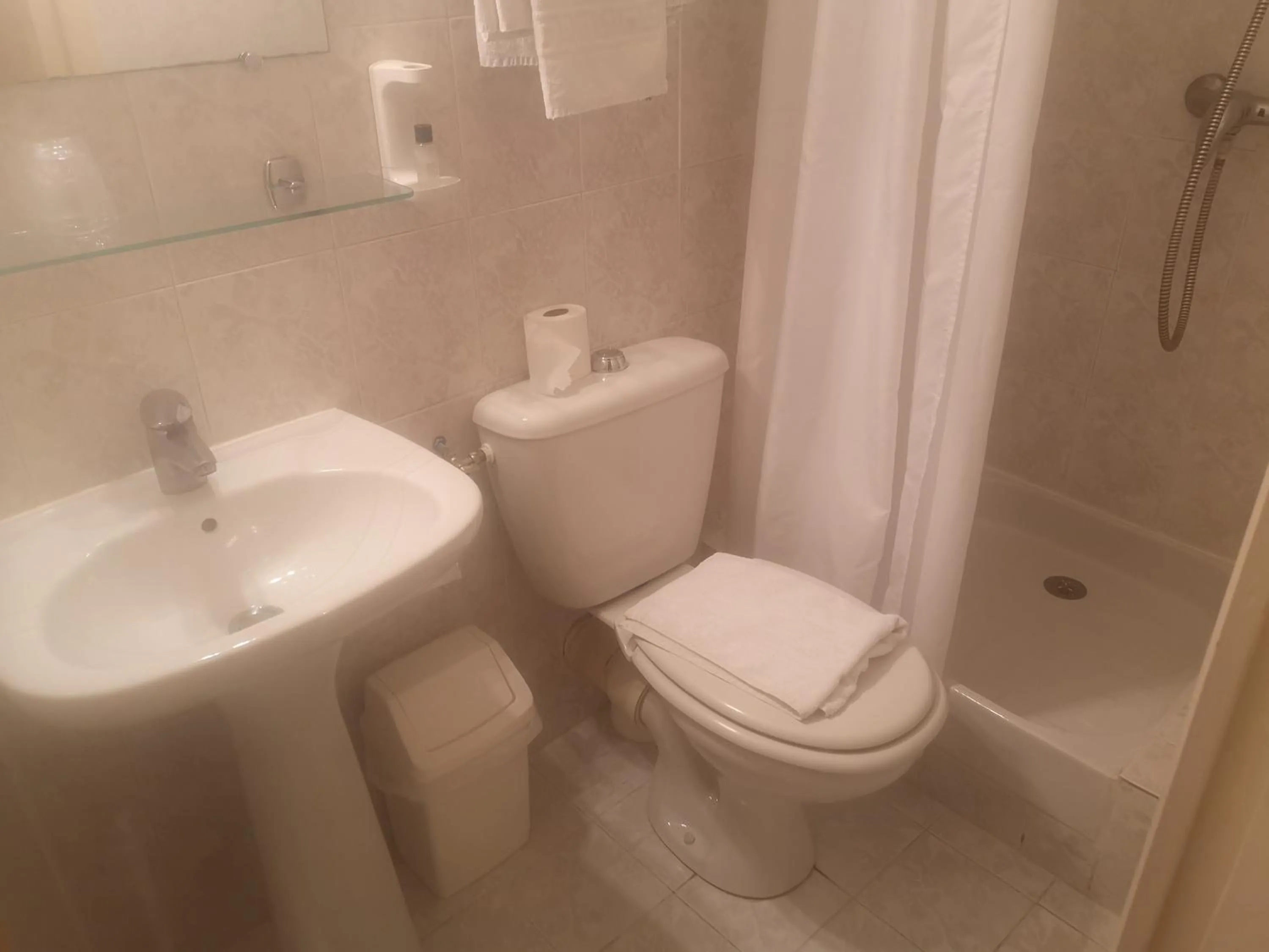 Bathroom in Hotel les Troenes