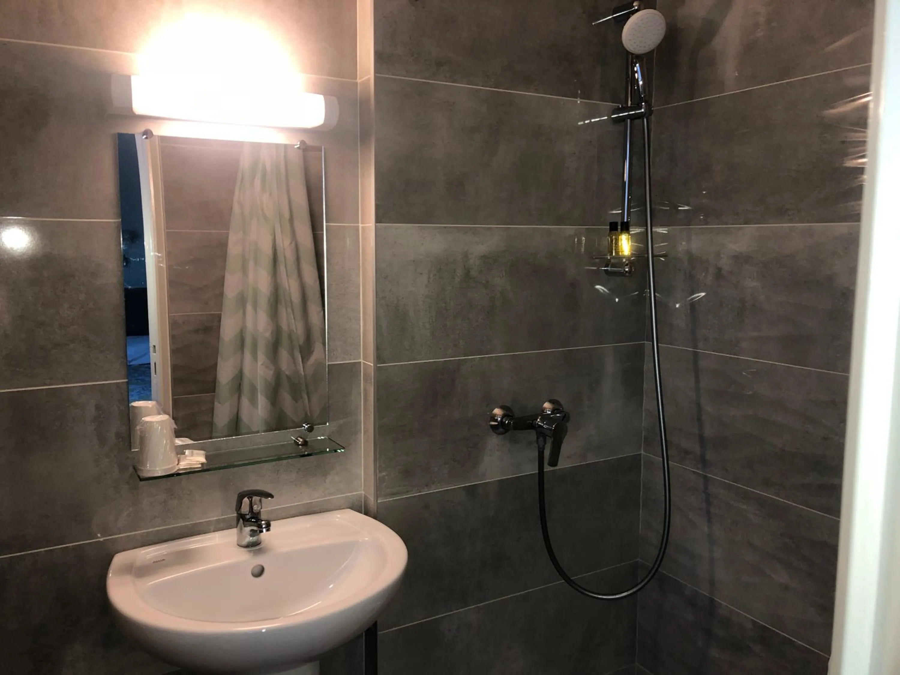 Shower in Hotel les Troenes