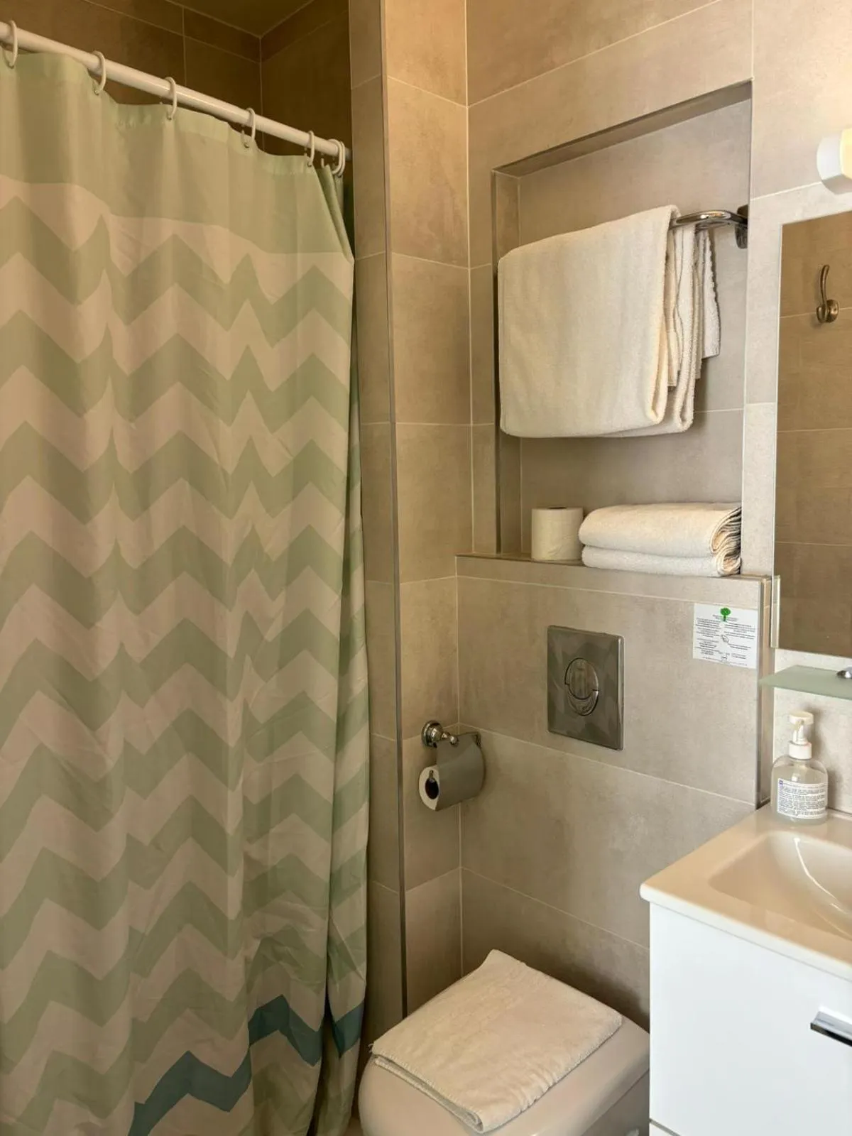 Shower in Hotel les Troenes