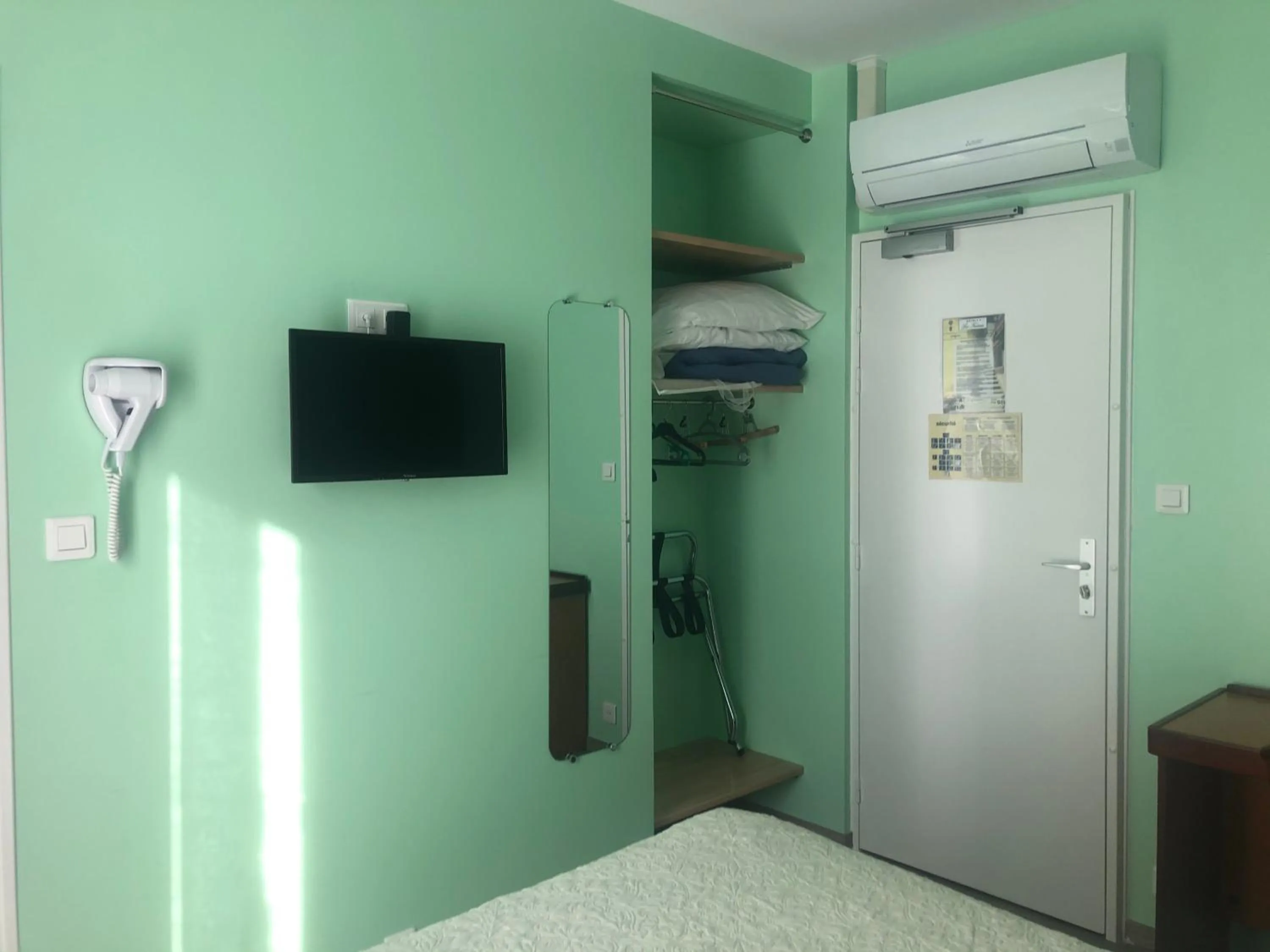 TV and multimedia in Hotel les Troenes