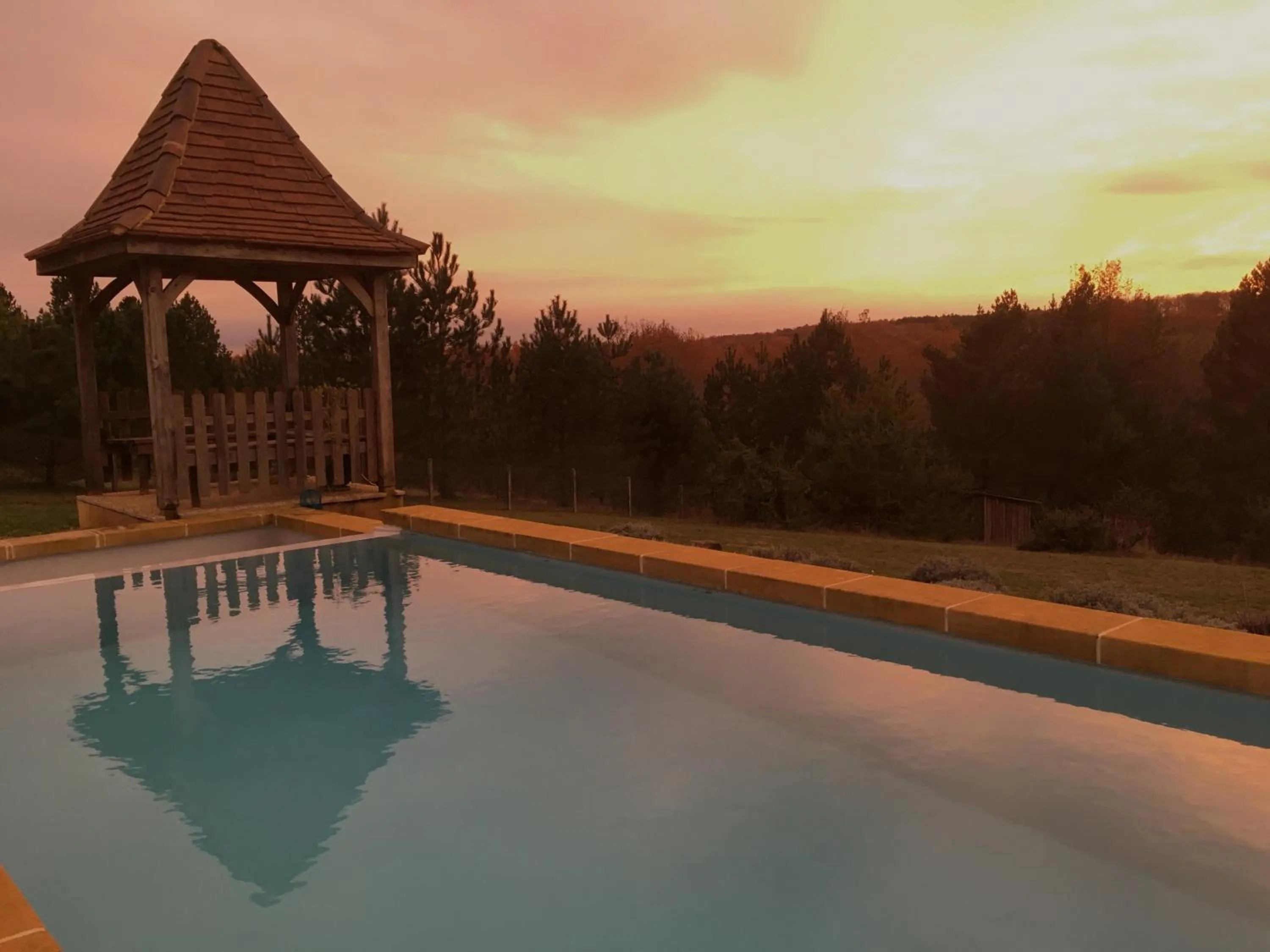 Swimming pool in Le Lion D'Or en PERIGORD