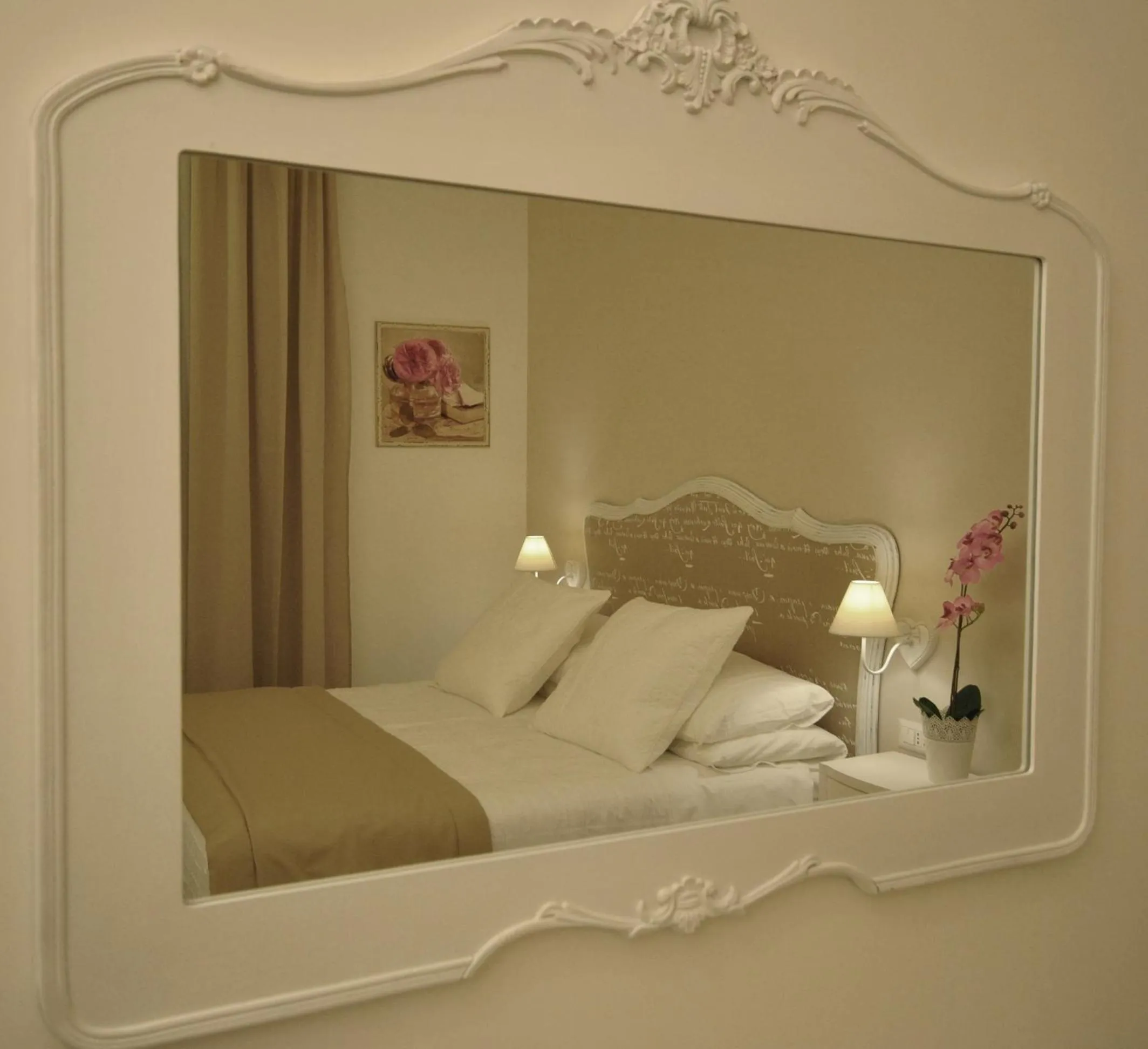 Decorative detail, Bed in Vaticano Charming Rooms