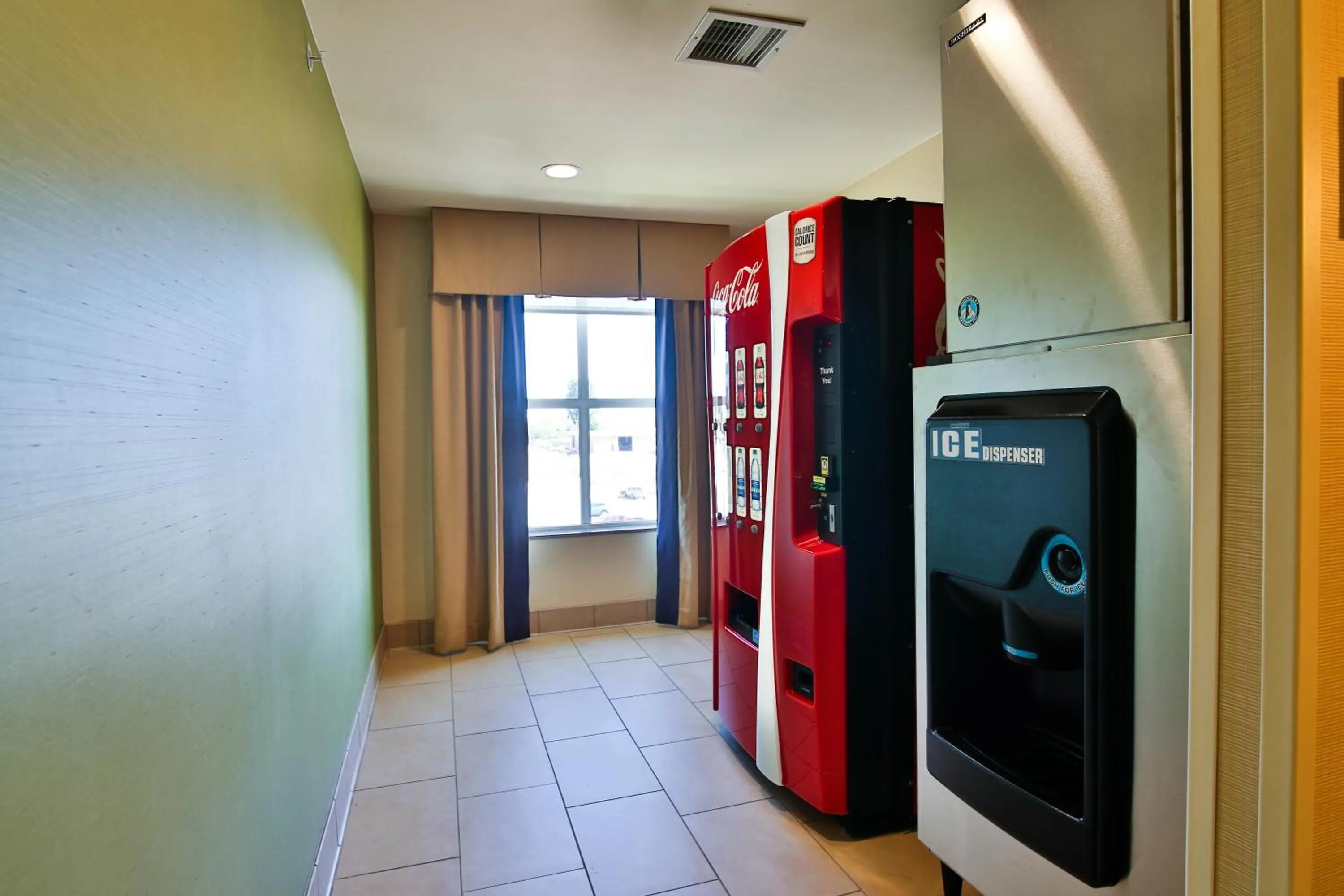 Lobby or reception in Holiday Inn Bismarck by IHG