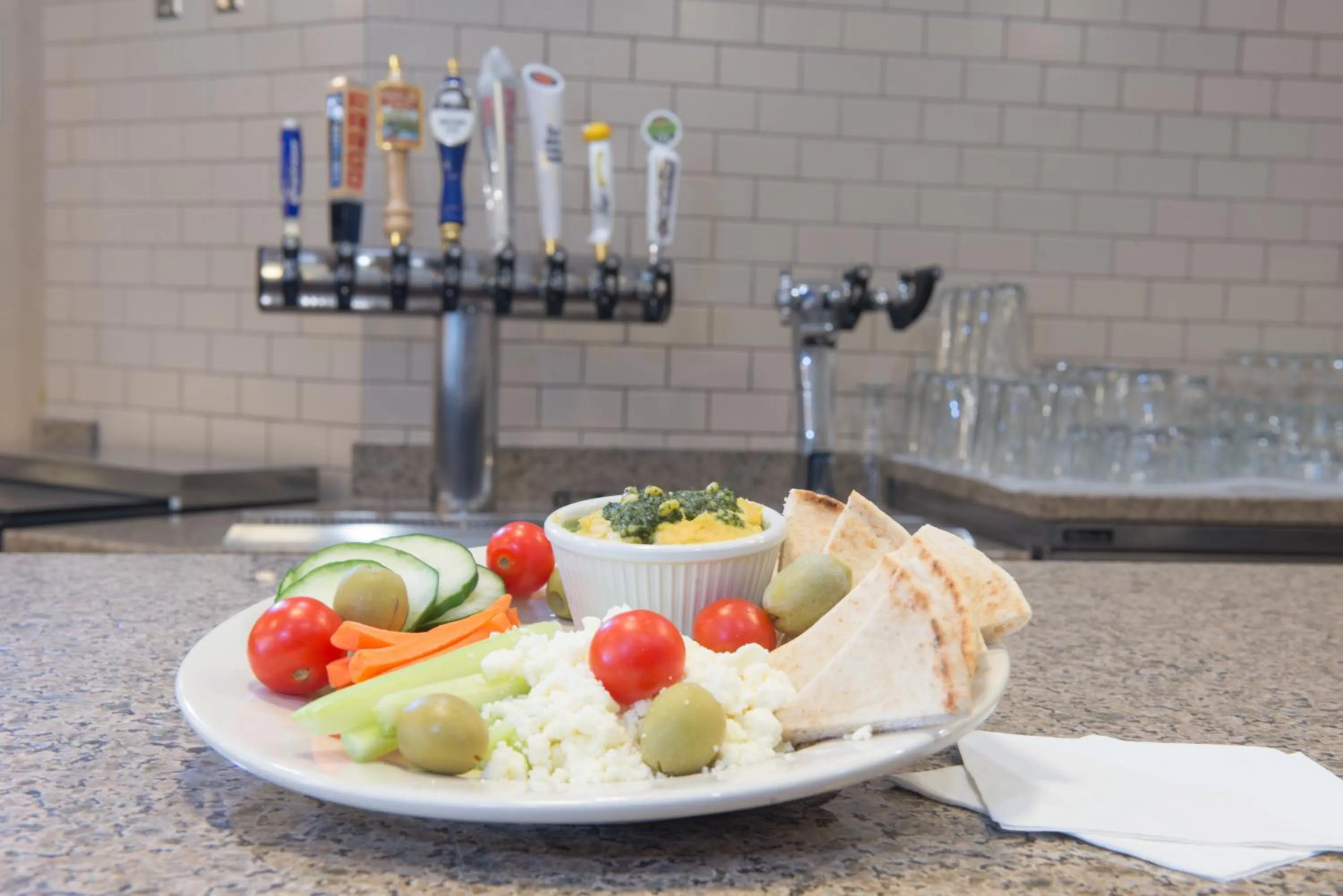 Lounge or bar in Holiday Inn Bismarck by IHG