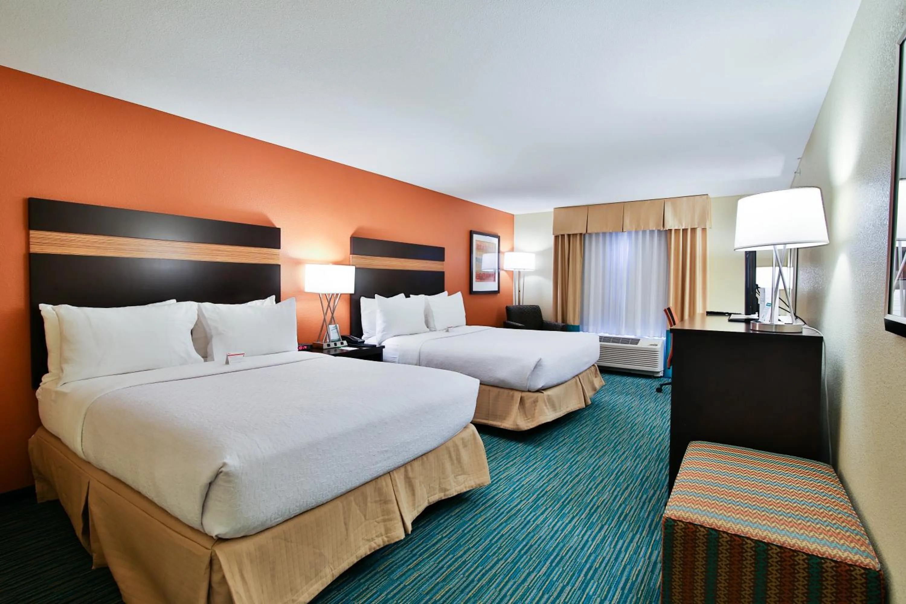 Photo of the whole room, Bed in Holiday Inn Bismarck by IHG