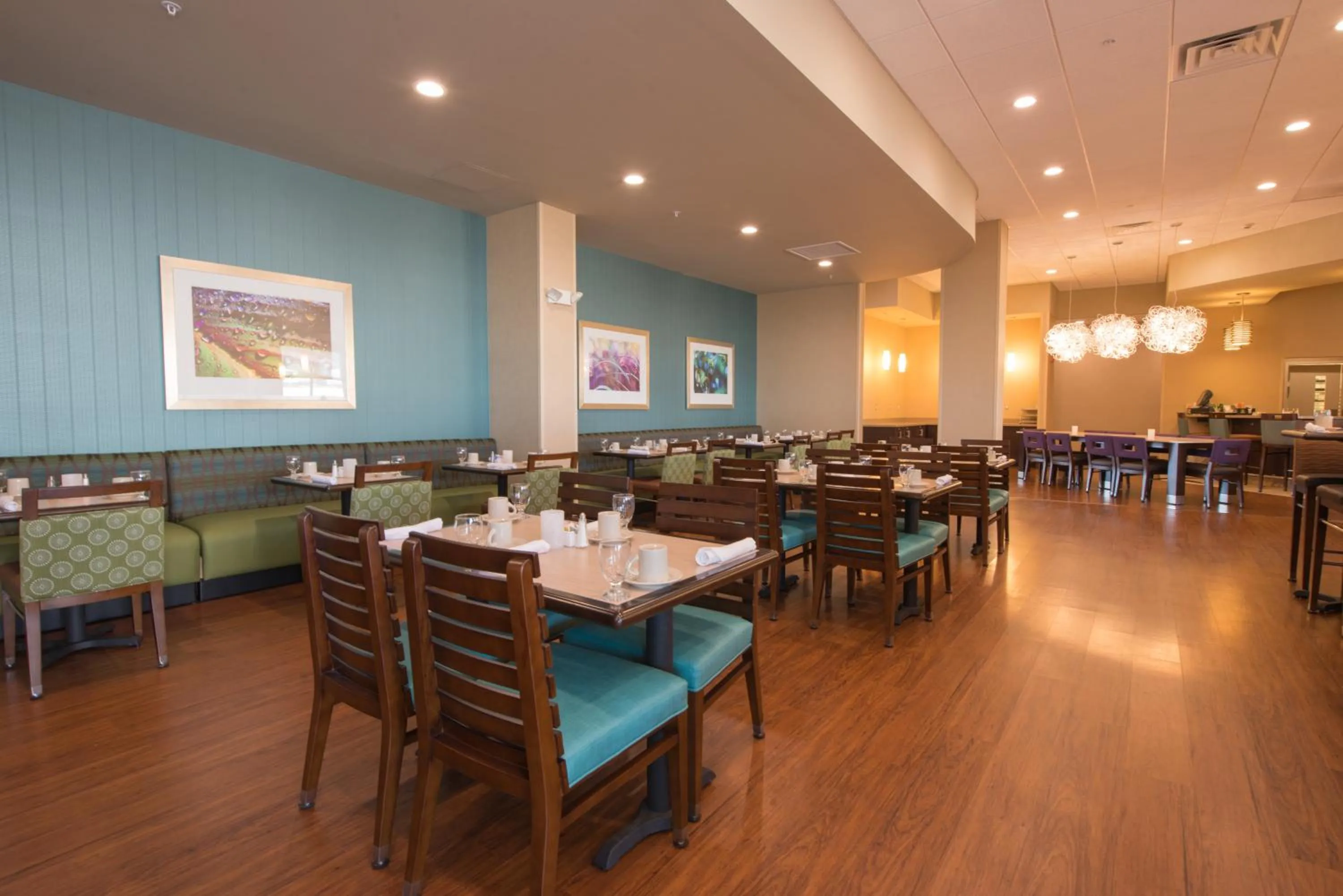 Restaurant/places to eat in Holiday Inn Bismarck by IHG
