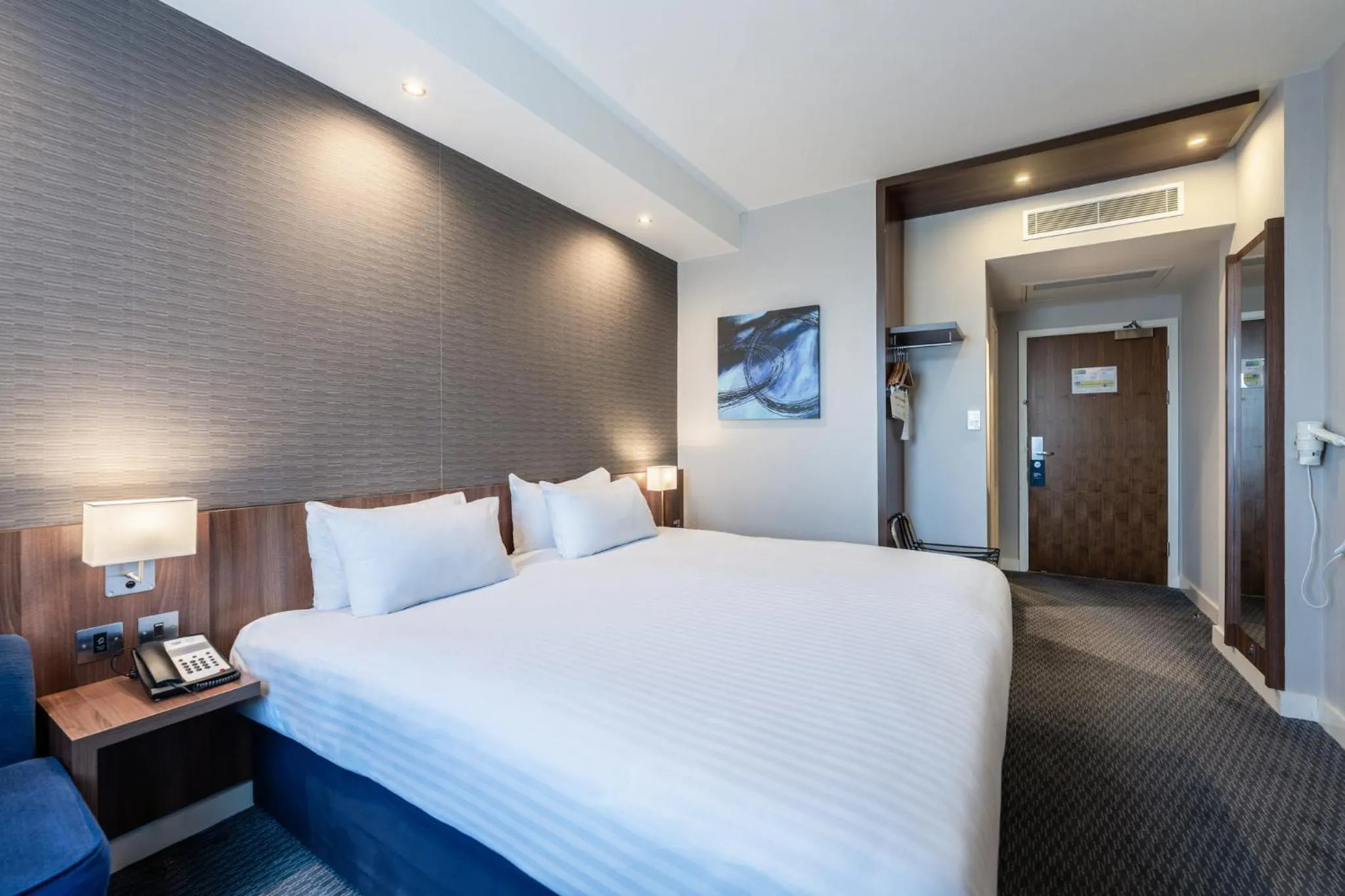 Photo of the whole room, Bed in Holiday Inn Express Aberdeen Airport by IHG