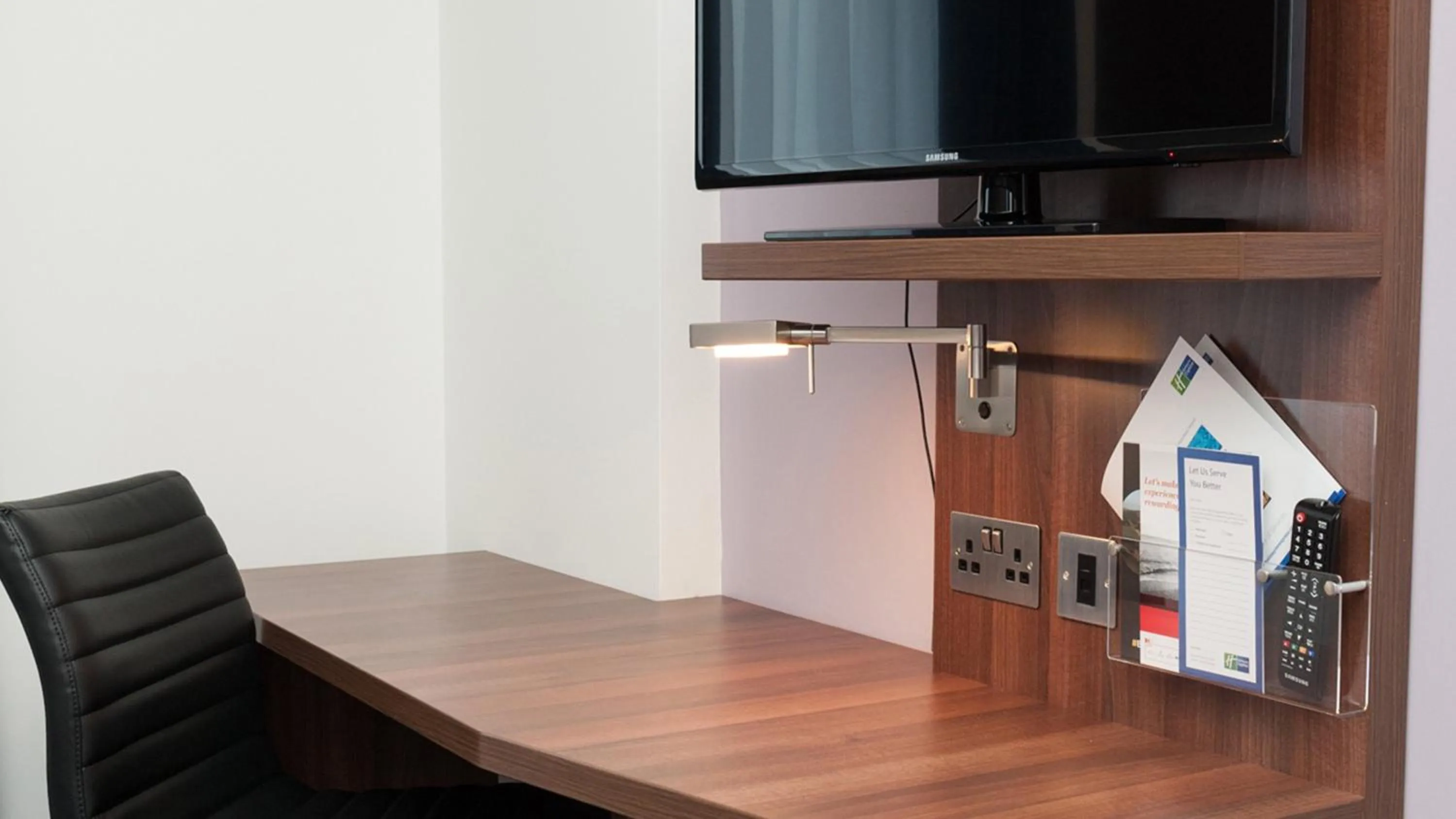 Photo of the whole room in Holiday Inn Express Aberdeen Airport by IHG