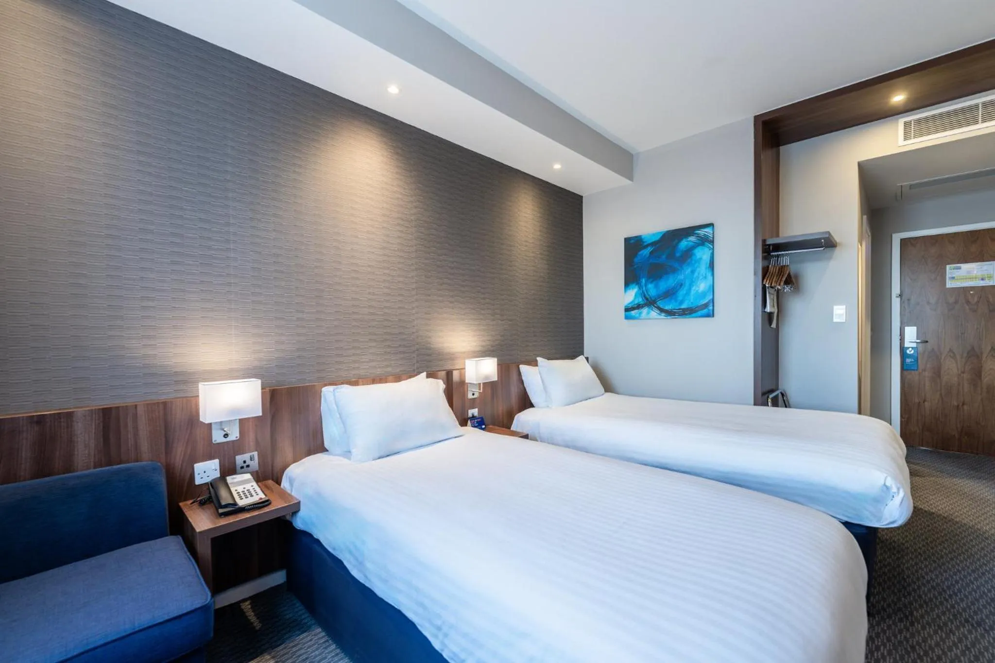 Photo of the whole room, Bed in Holiday Inn Express Aberdeen Airport by IHG