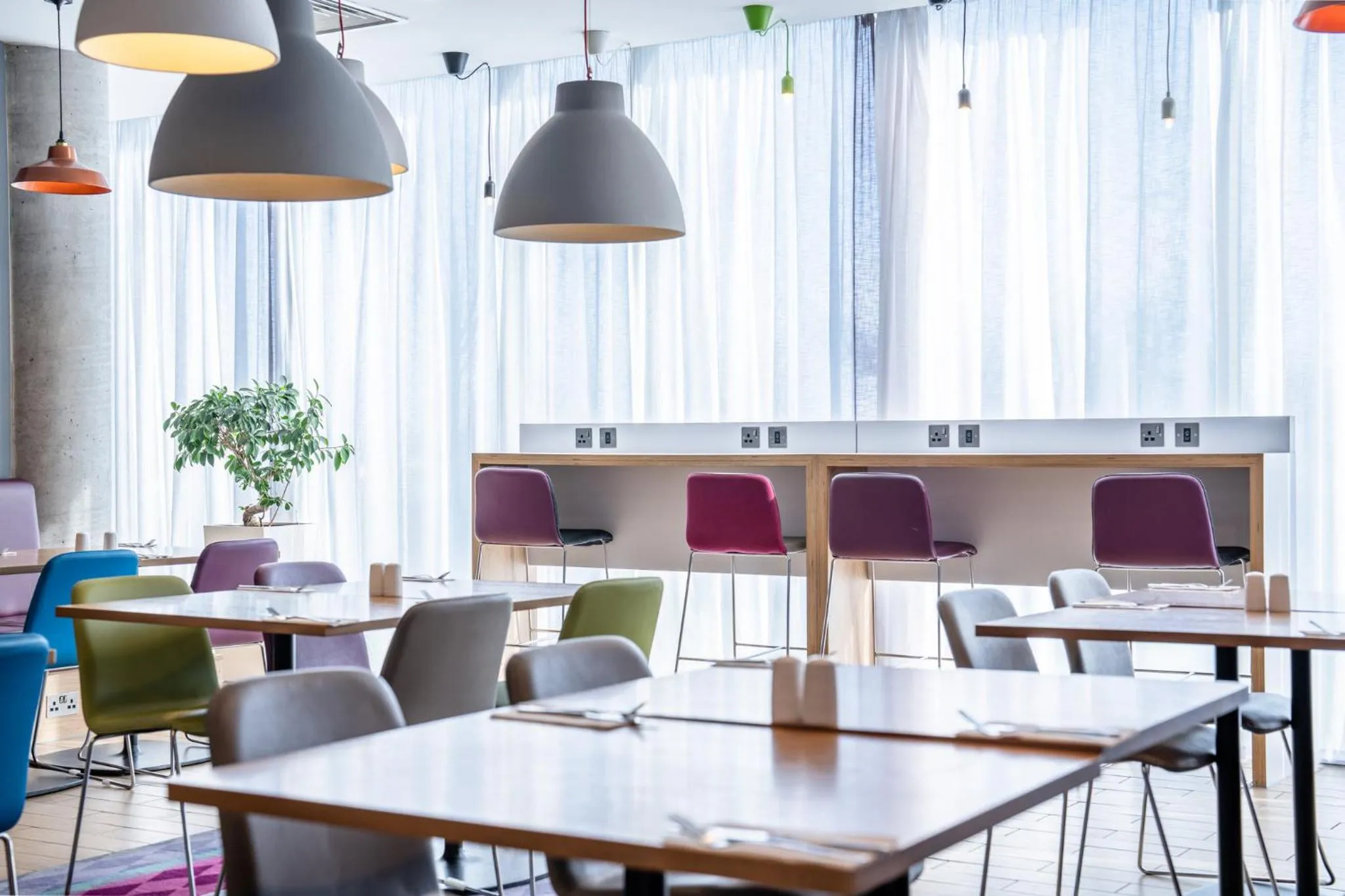 Restaurant/places to eat in Holiday Inn Express Aberdeen Airport by IHG