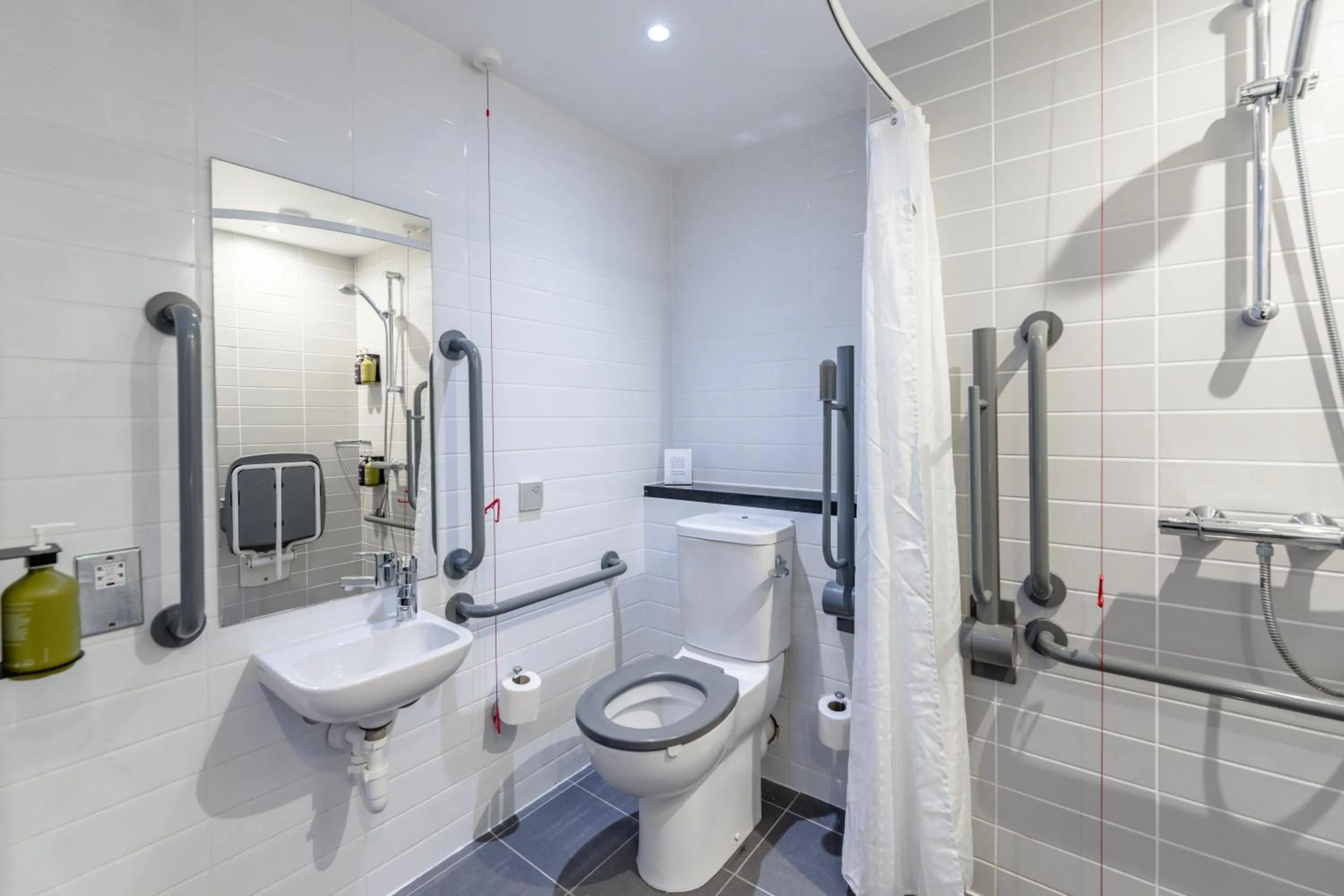 acessibility in Holiday Inn Express Aberdeen Airport by IHG