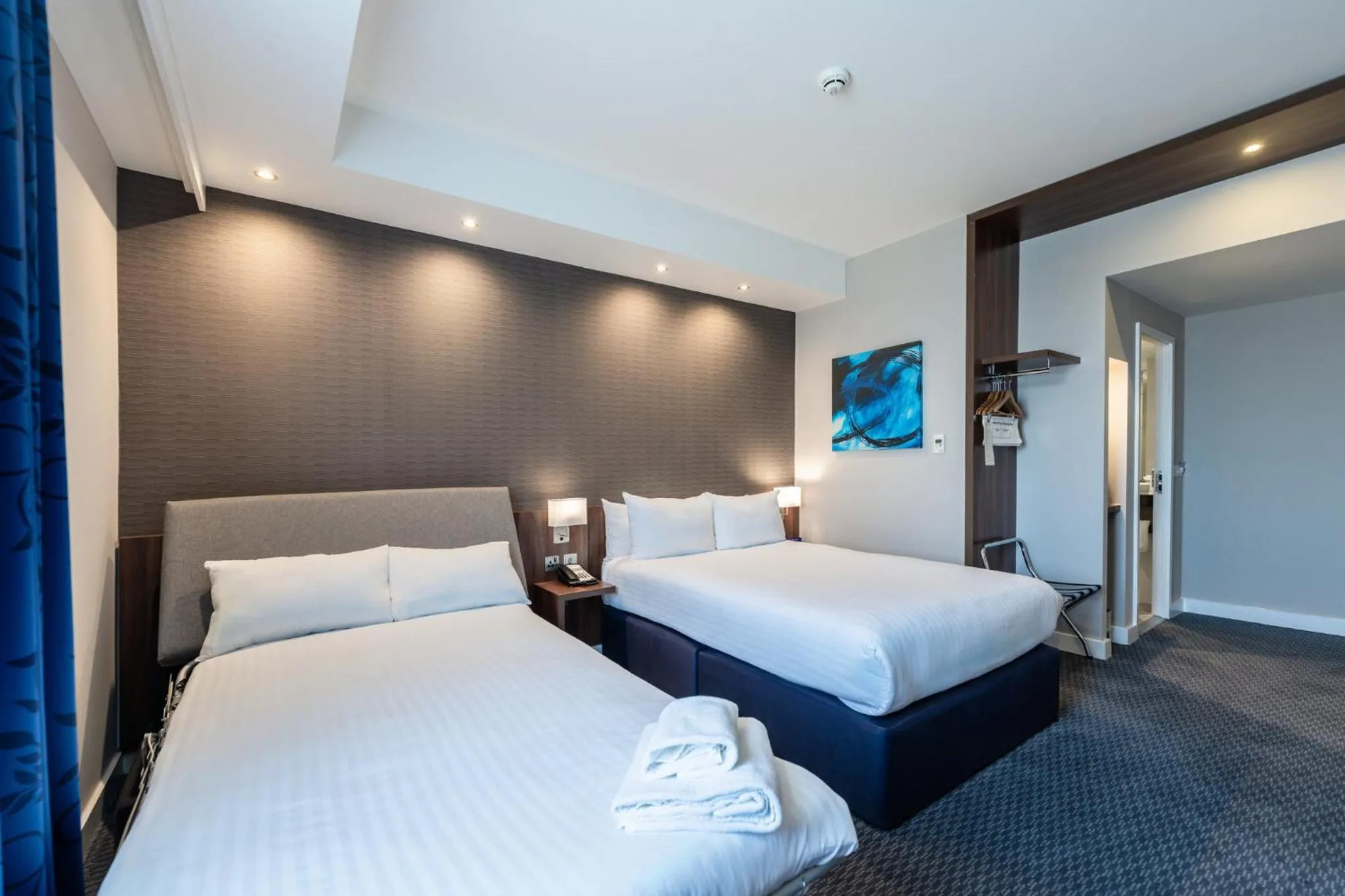 Photo of the whole room, Bed in Holiday Inn Express Aberdeen Airport by IHG