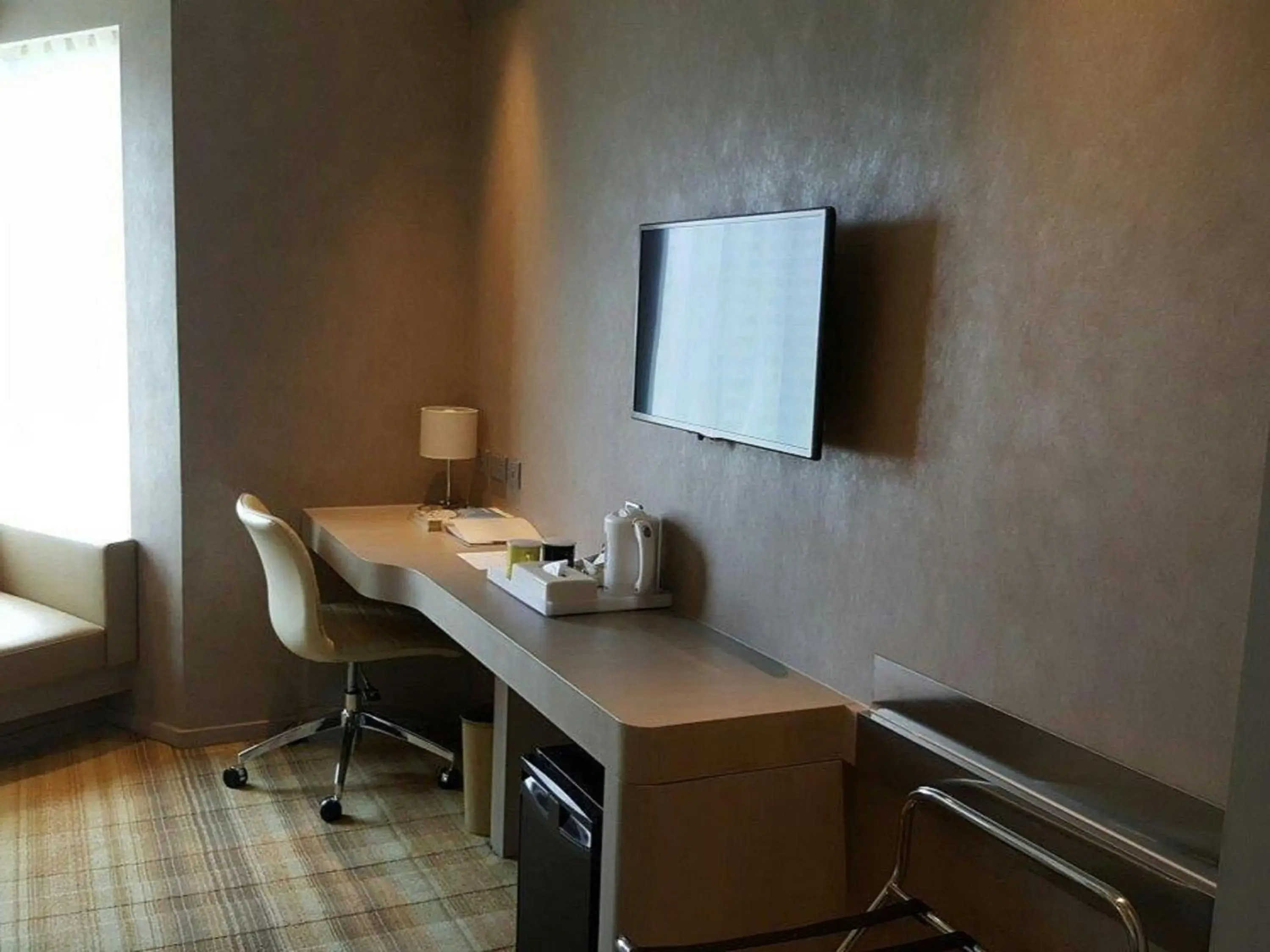 Standard Queen Room in Holiday Inn Express Hong Kong Mongkok by IHG Standard Queen Room in Holiday Inn Express Hong Kong Mongkok by IHG