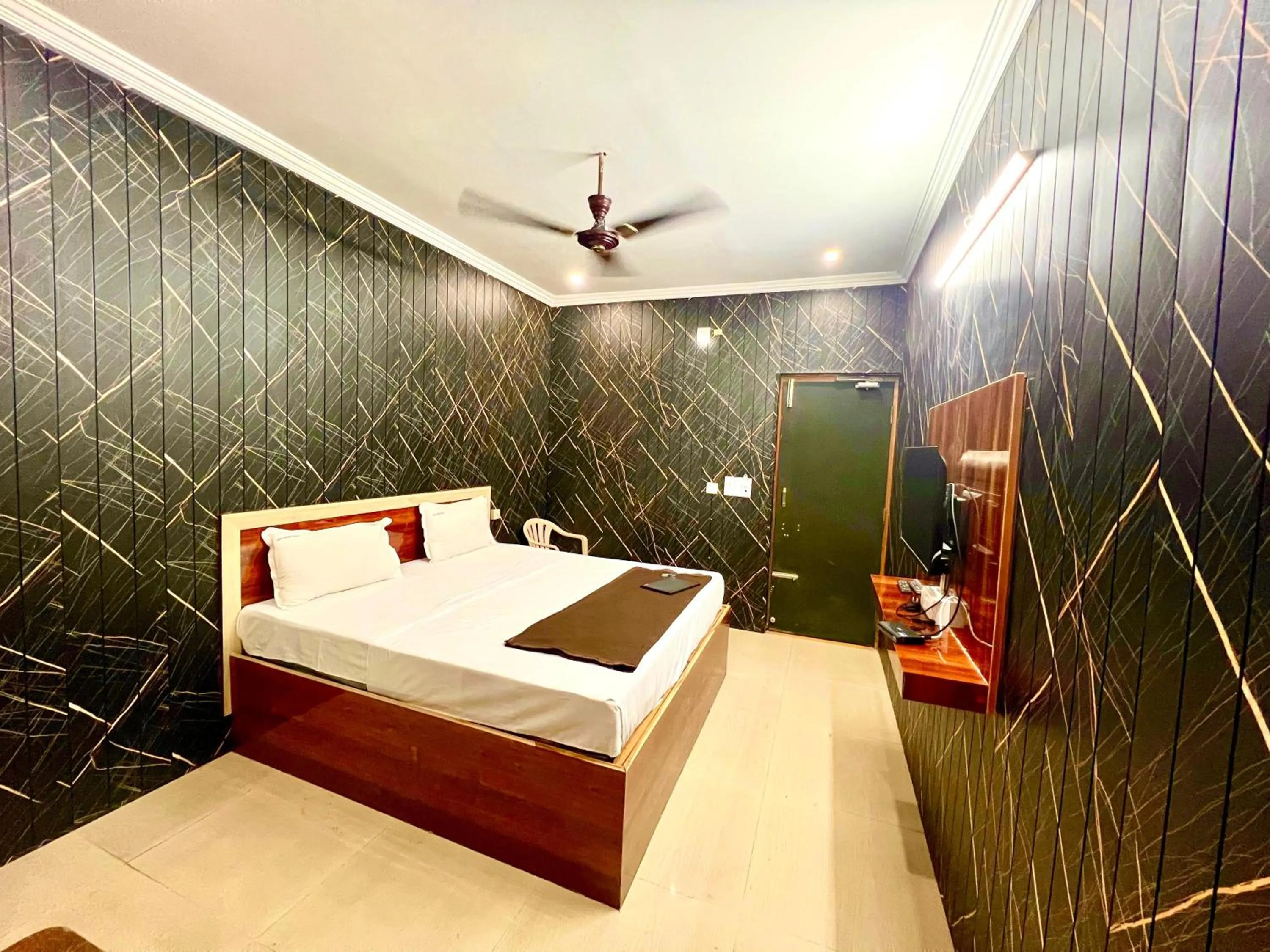 Bed in Hotel Govindh Heights