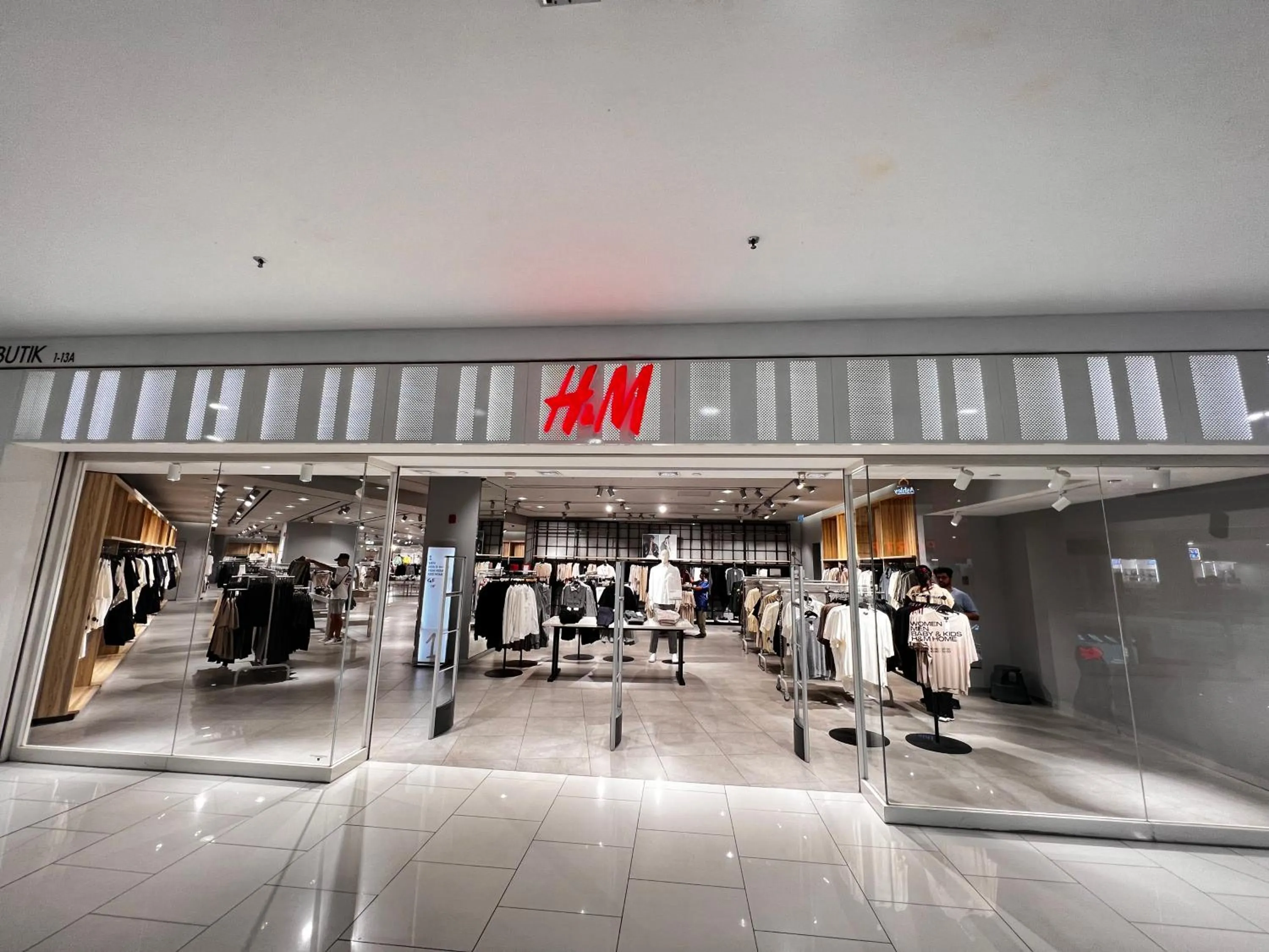 Restaurant/places to eat in Quill Residences Exclusive Suites KLCC