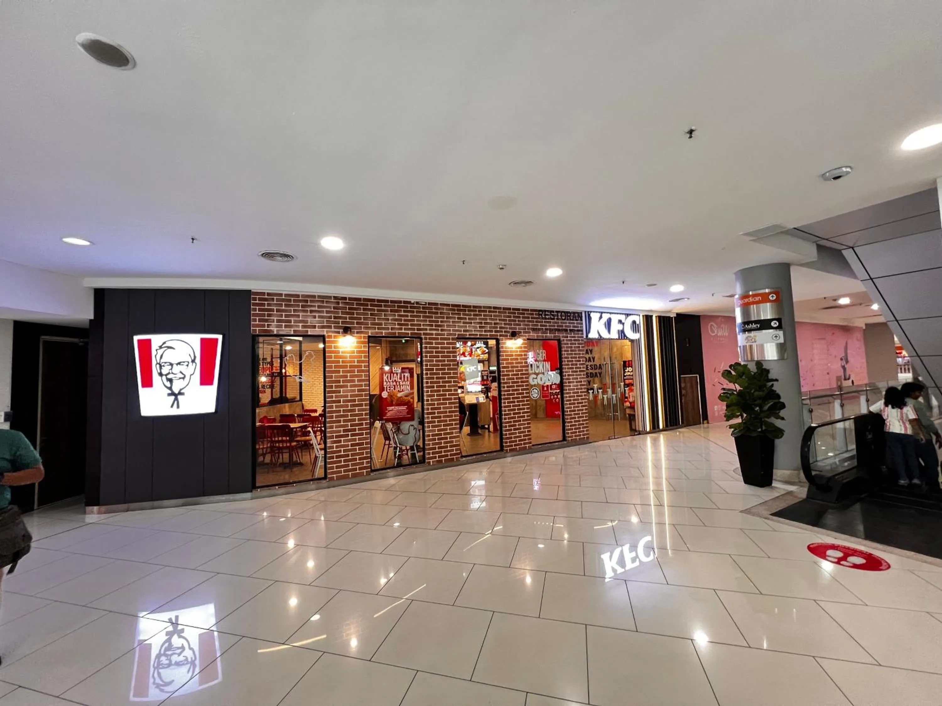 Restaurant/places to eat in Quill Residences Exclusive Suites KLCC