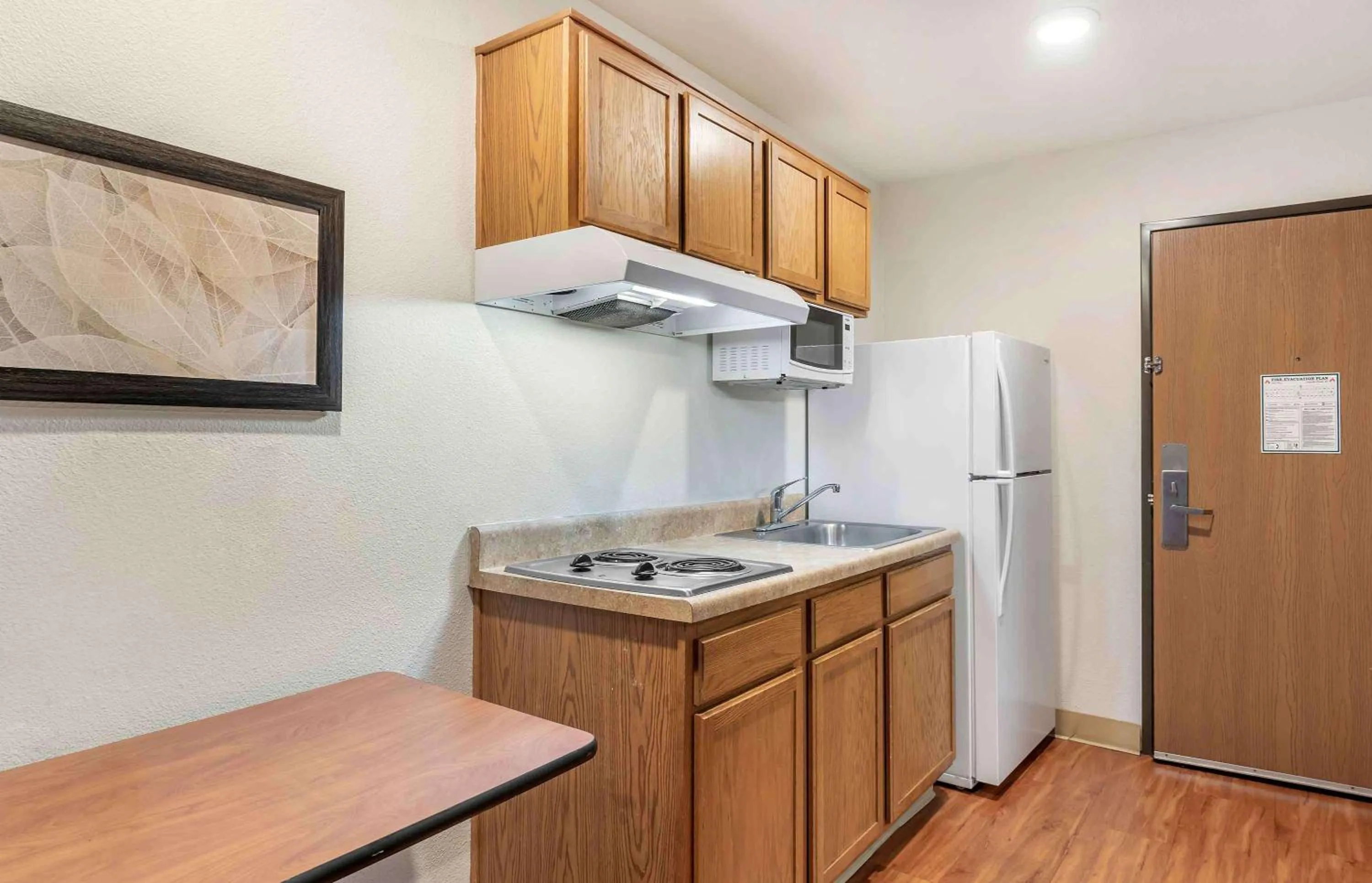 Kitchen or kitchenette in Extended Stay America Select Suites - Louisville - South