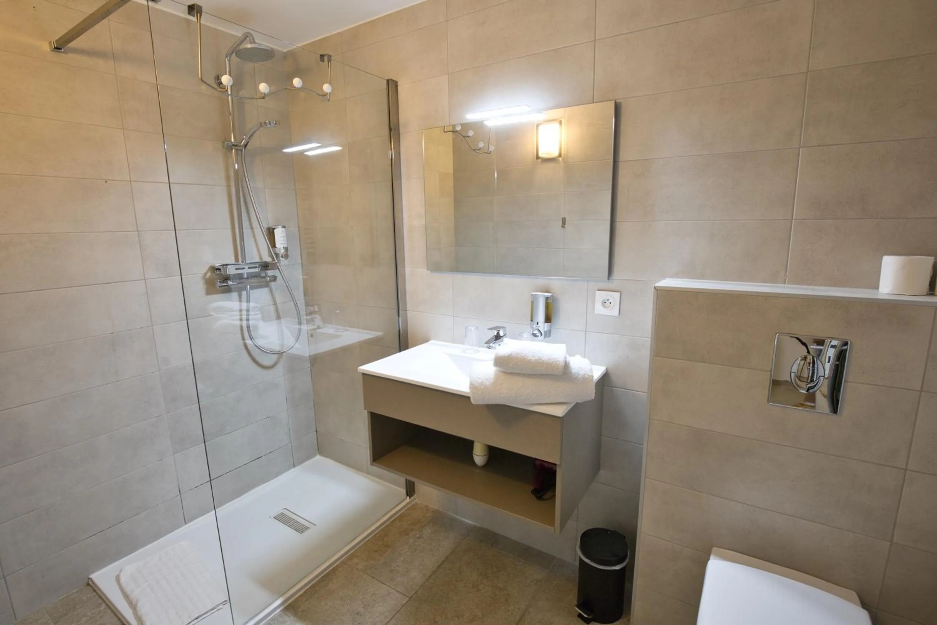 Shower in Best Western Hotel Casa Bianca, Piscine Intérieure et Extérieure