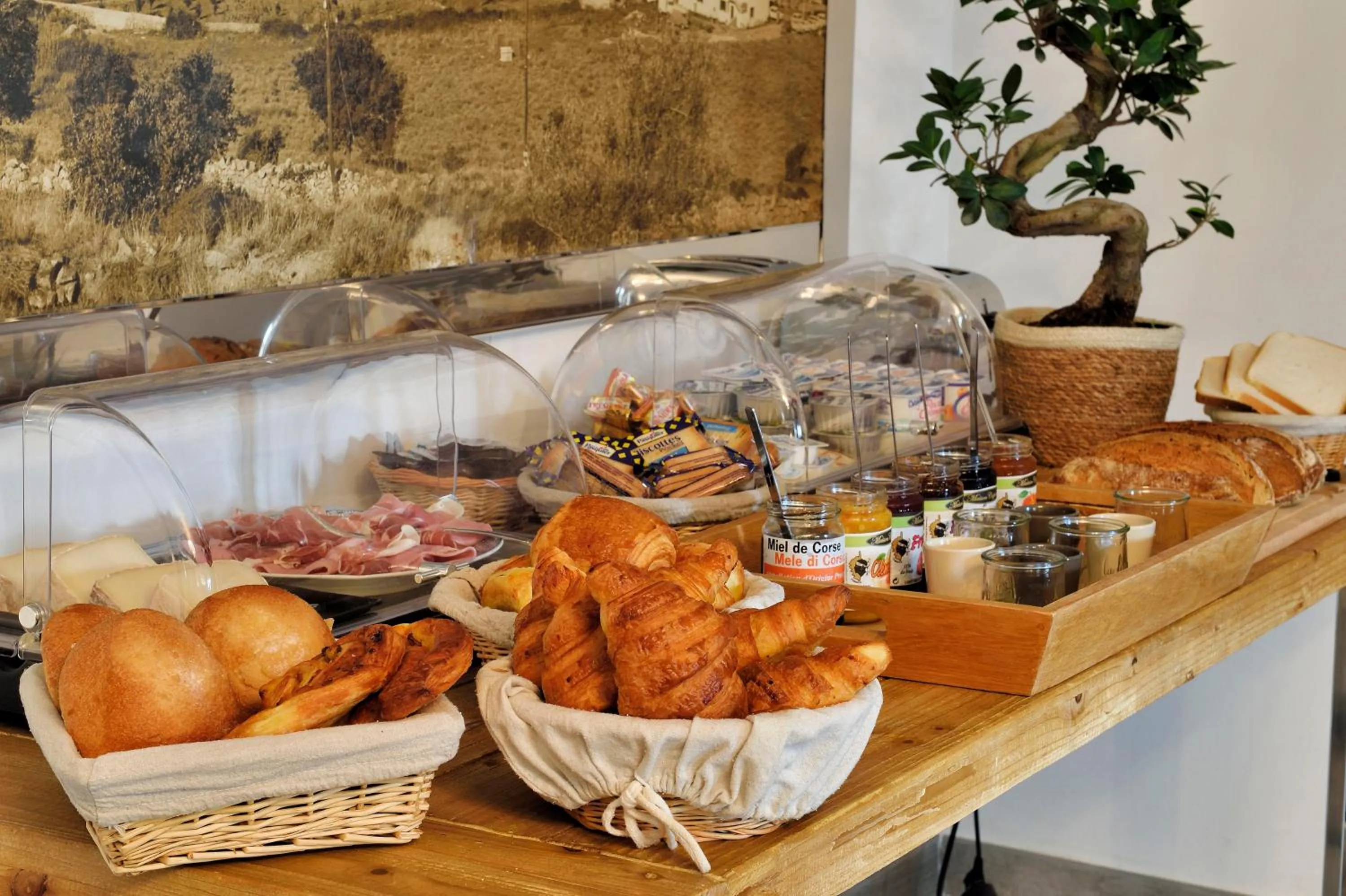 Buffet breakfast in Best Western Hotel Casa Bianca, Piscine Intérieure et Extérieure