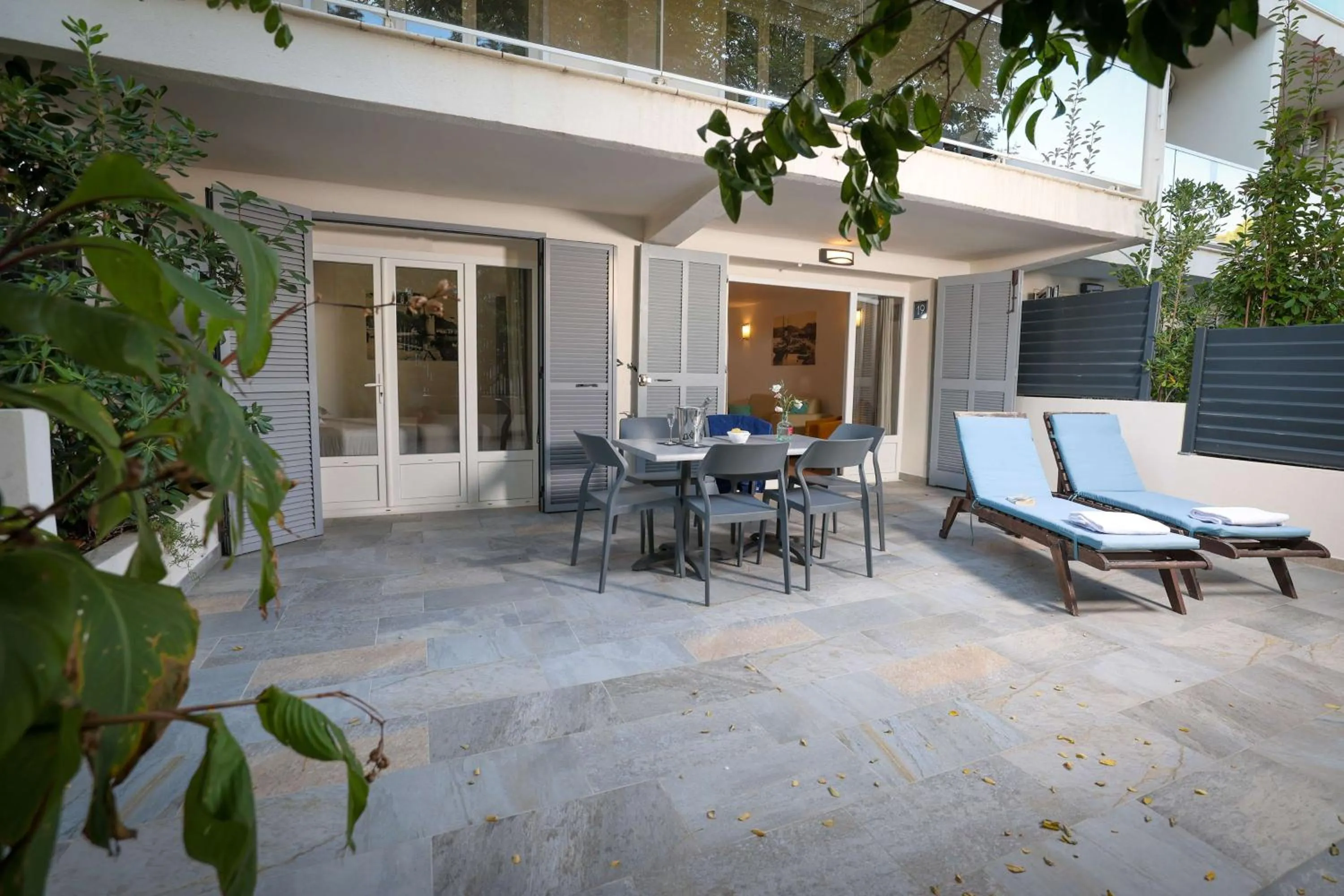 Two-Bedroom Apartment with Two Queen Beds and Terrace in Best Western Hotel Casa Bianca, Piscine Intérieure et Extérieure