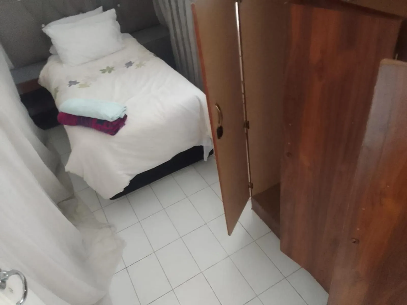 Bed in Central Sandton Rooms Nowifi