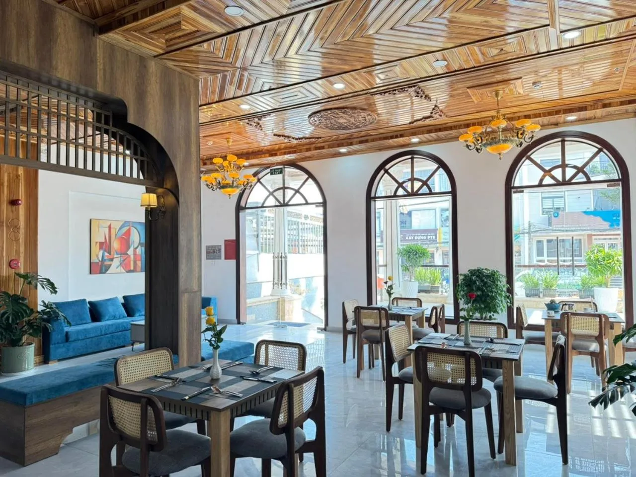 Restaurant/places to eat in ORCHID Hotel