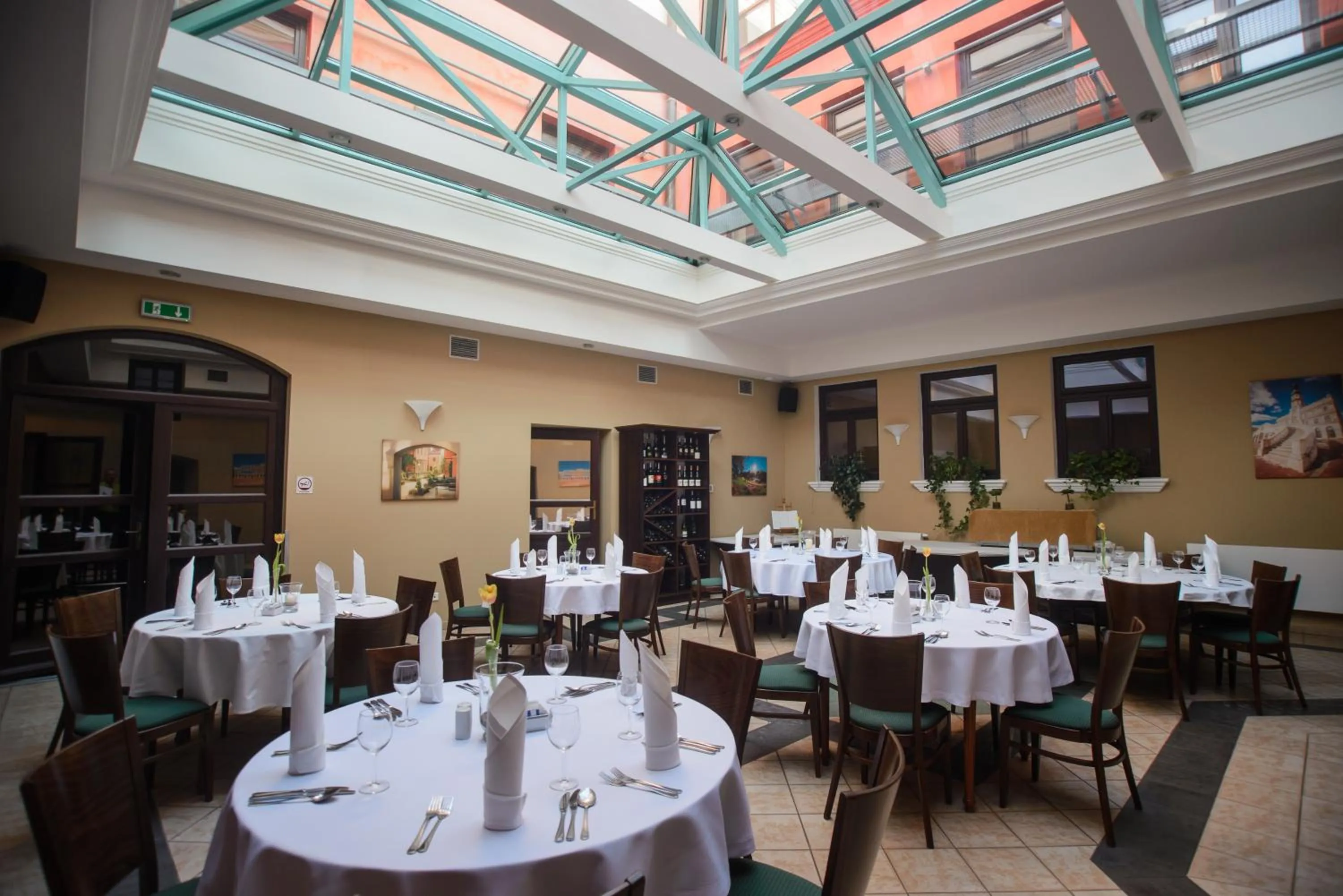 Restaurant/places to eat in Hotel Zamojski