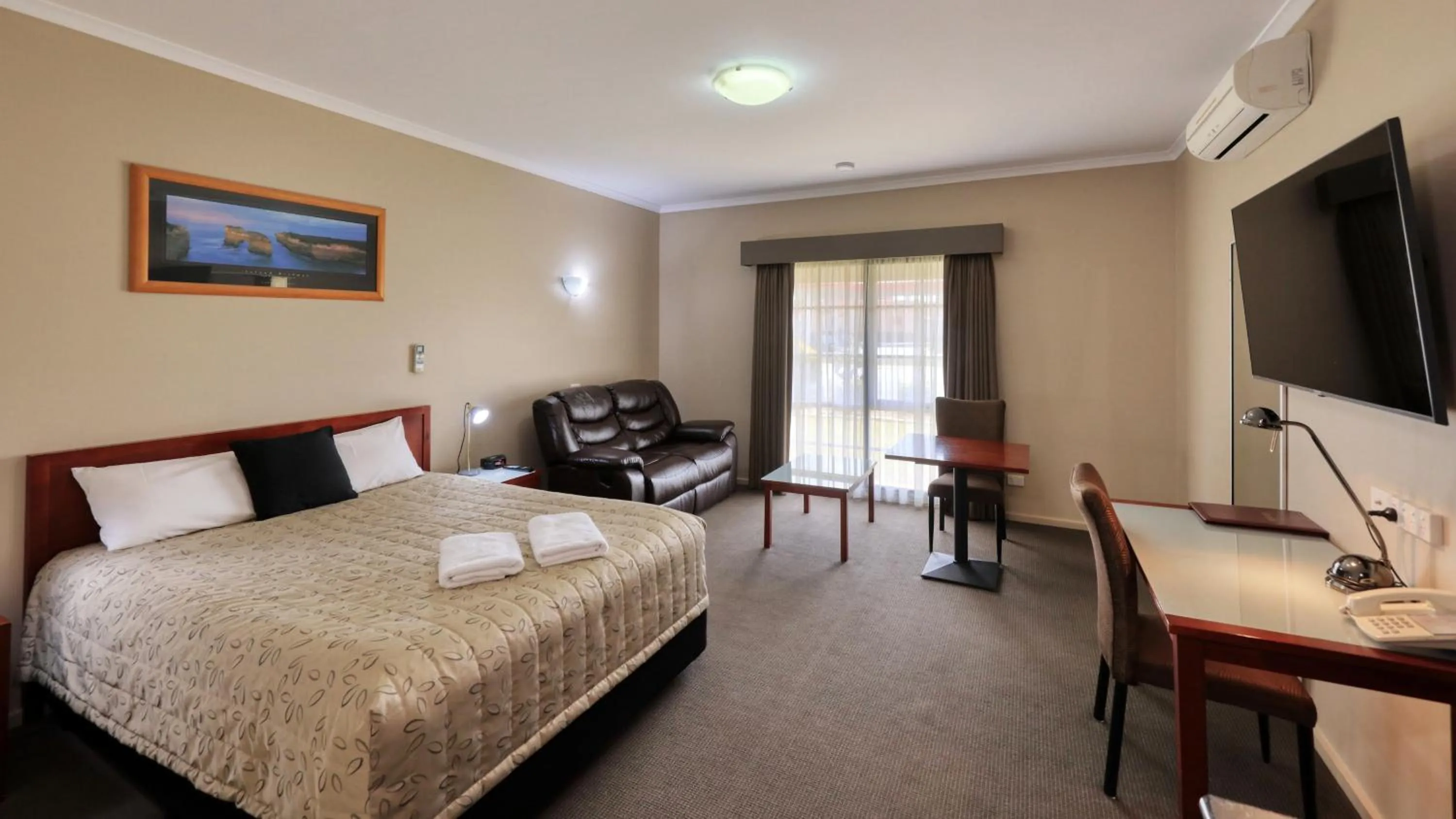 Bed in Top of the Town Motel & Apartments