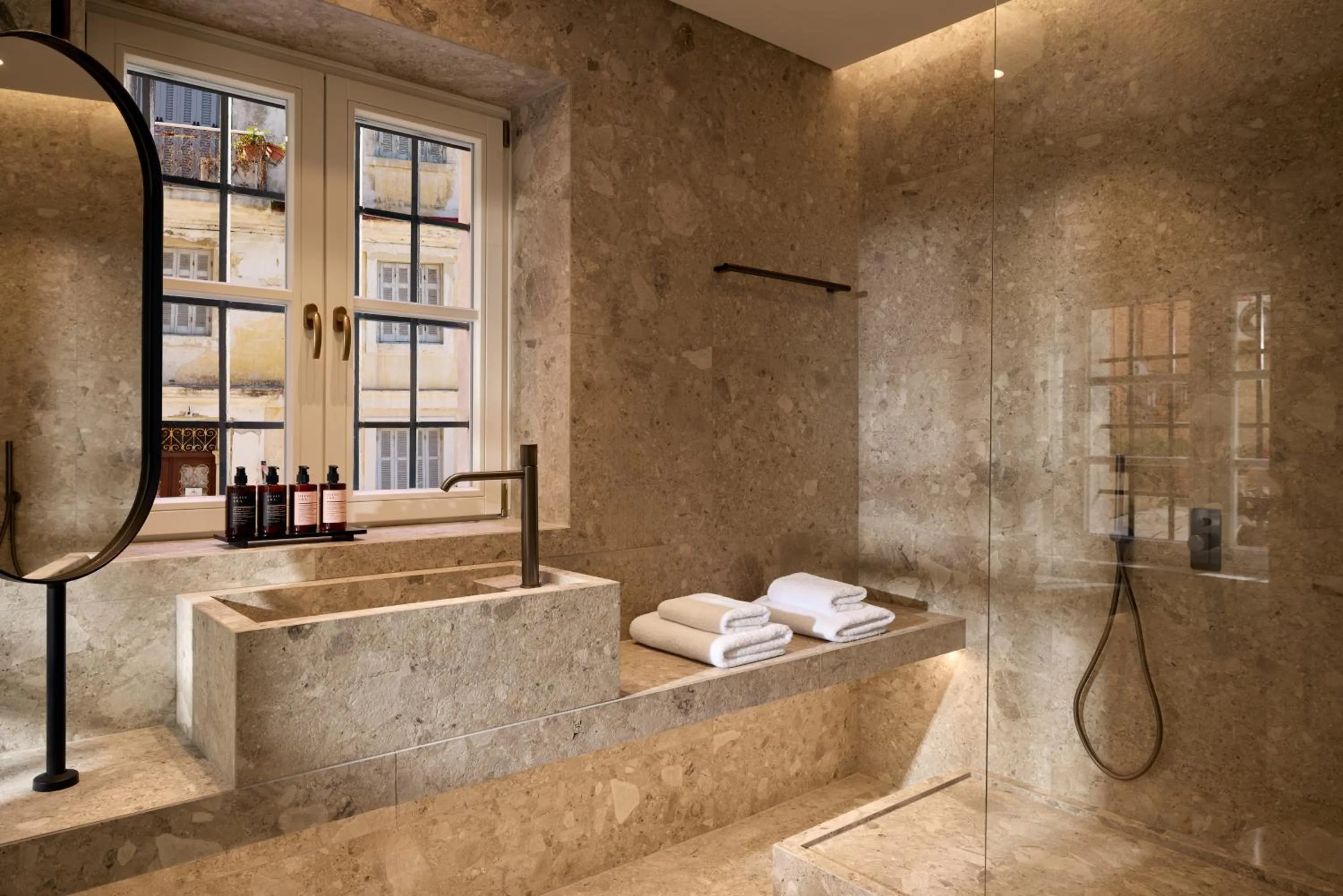 Shower in The Calliston